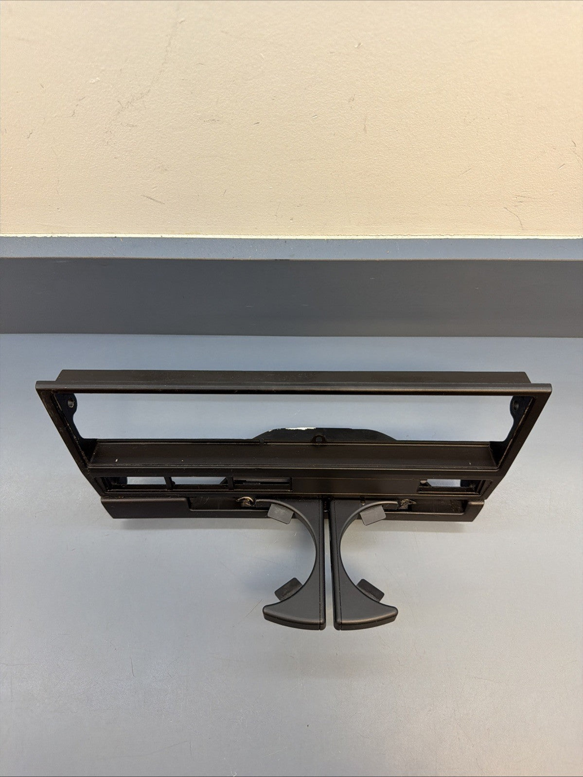 96-03 BMW 5 Series E39 M5 540 Front Cup Can Holder OEM 8190205