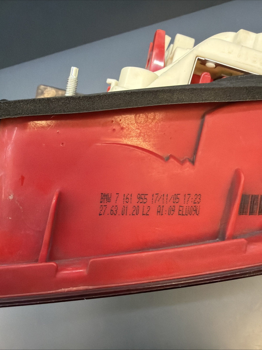 2006-2008 BMW E90 OUTTER PASSANGER PRE LCI TAIL LIGHT 7161956