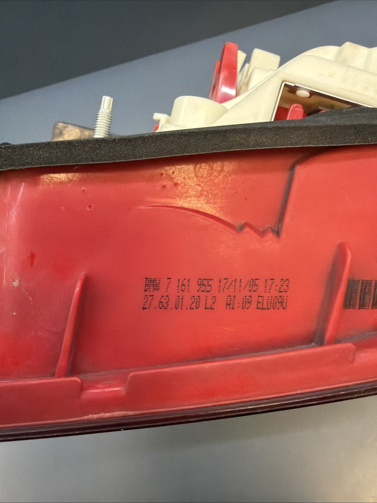 2006-2008 BMW E90 OUTTER PASSANGER PRE LCI TAIL LIGHT 7161956