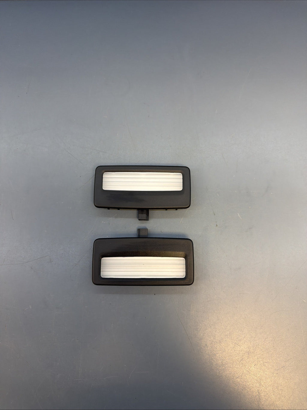 2011-2017 BMW F10 F07 GT F01 F02 FRONT LEFT OR RIGHT SUN VISOR LIGHT 9163764