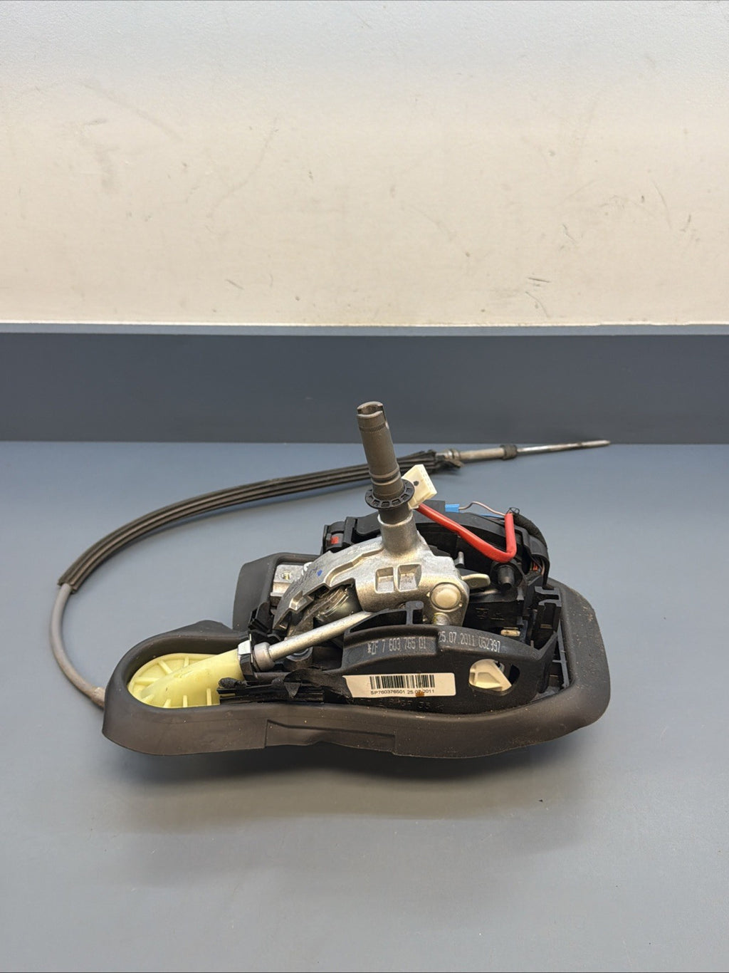 2007-2013 BMW 328i E90 GENUINE AUTOMATIC TRANSMISSION GEAR SHIFTER OEM 7603765