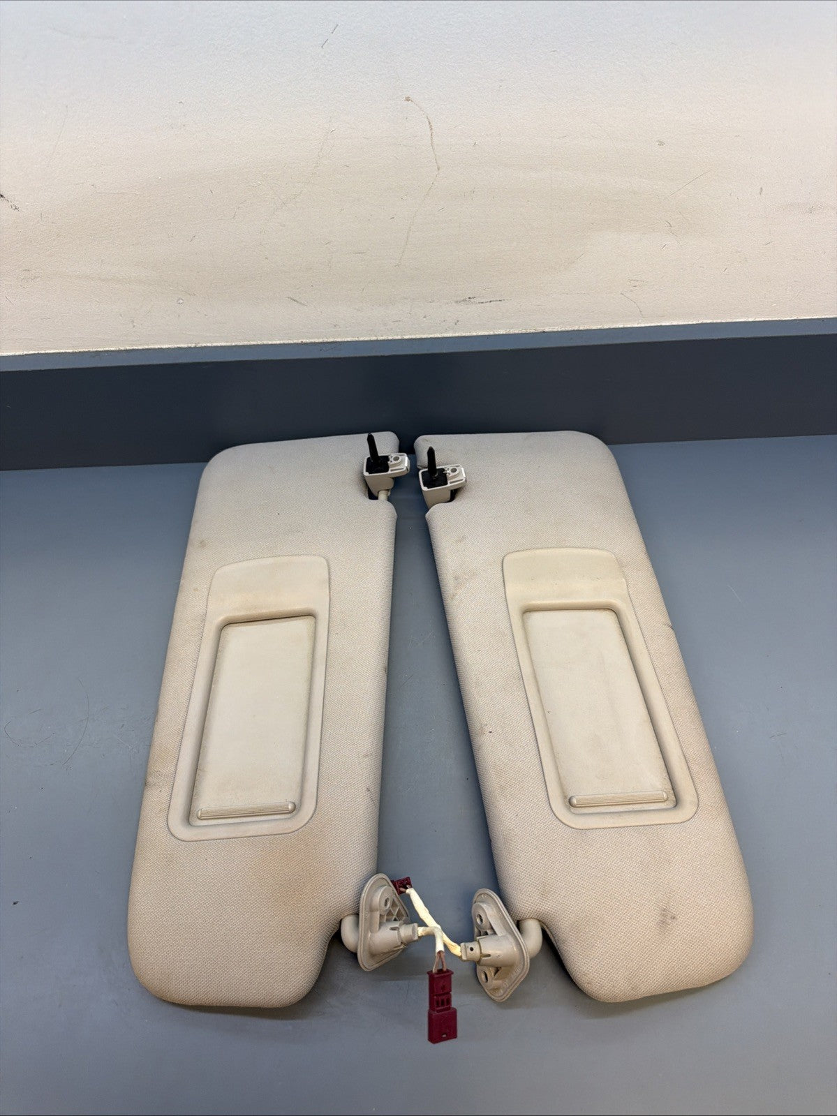 BMW E90 E91 E92 E93 Sun Visor Set Driver & Passenger Gray 6957369 6957370 CLOTH