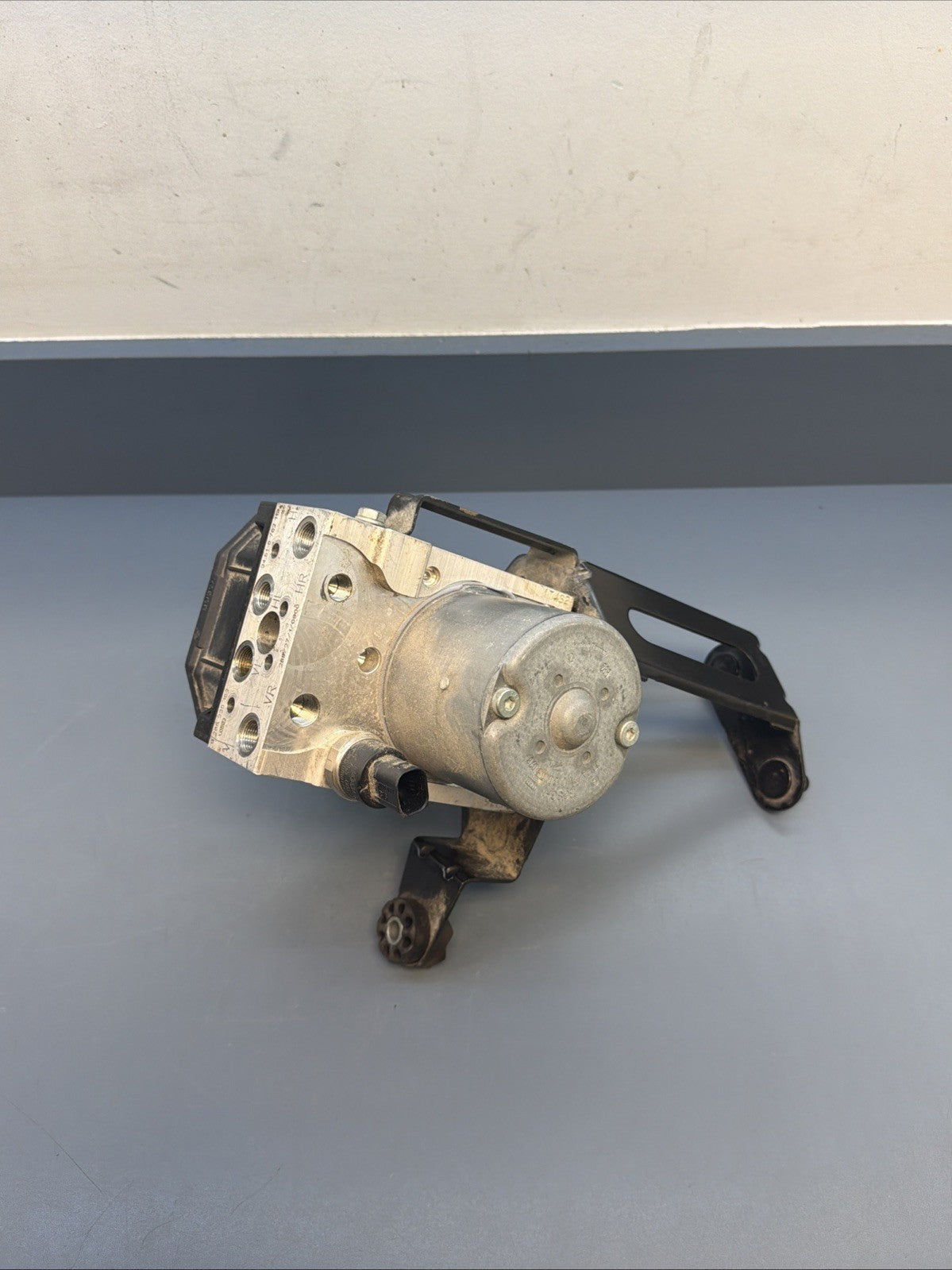 BMW 97-06 E46 3 SERIES ABS BRAKE PUMP+CONTROLLER OEM 6762113