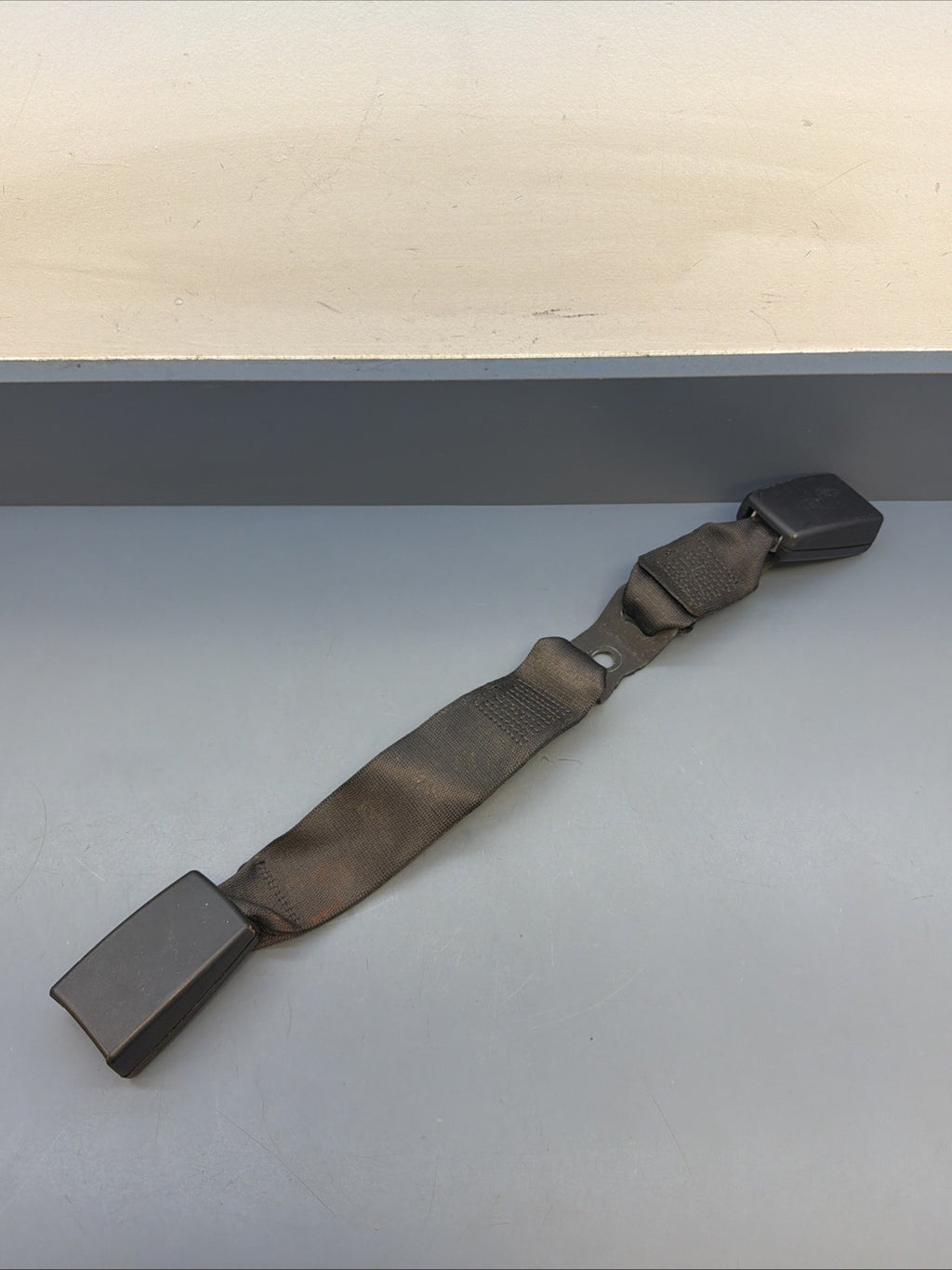 2009-2011 BMW E90 E91 3-Series Rear Center Seat Belt Buckle Catch OEM 7245663