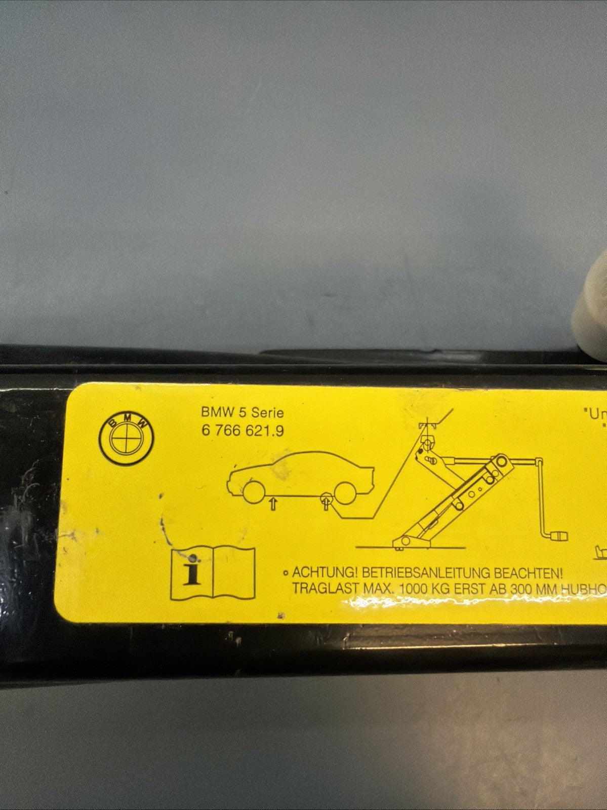 04-10 BMW E60 BMW 550I 525i 530 I 650i SPARE TIRE JACK CAR LIFT OEM 6766621