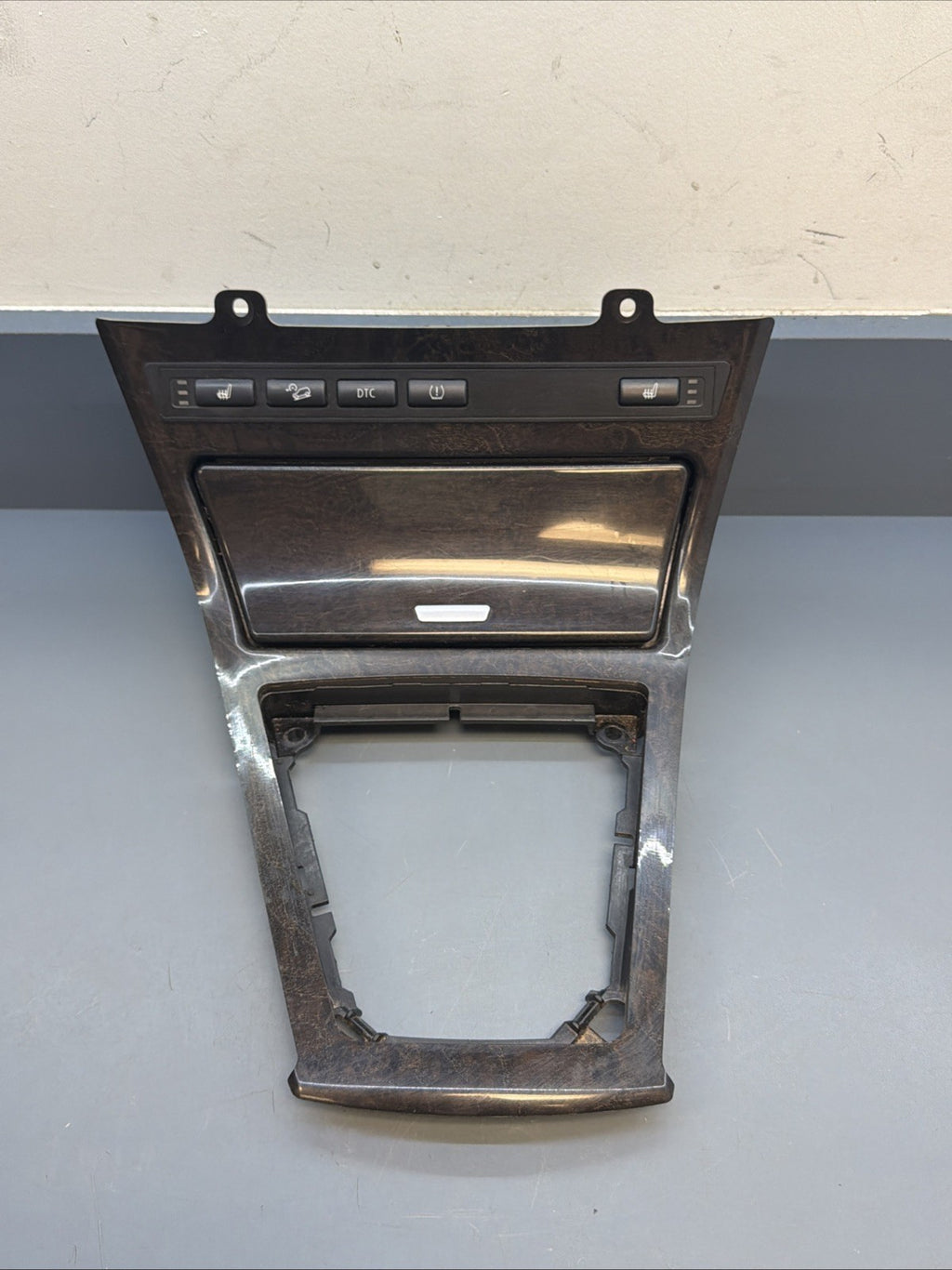 07-10 BMW X3 OEM SHIFTER TRIM BEZEL ASH TRAY W/HEATED SEAT SWITCH PANEL 3411706