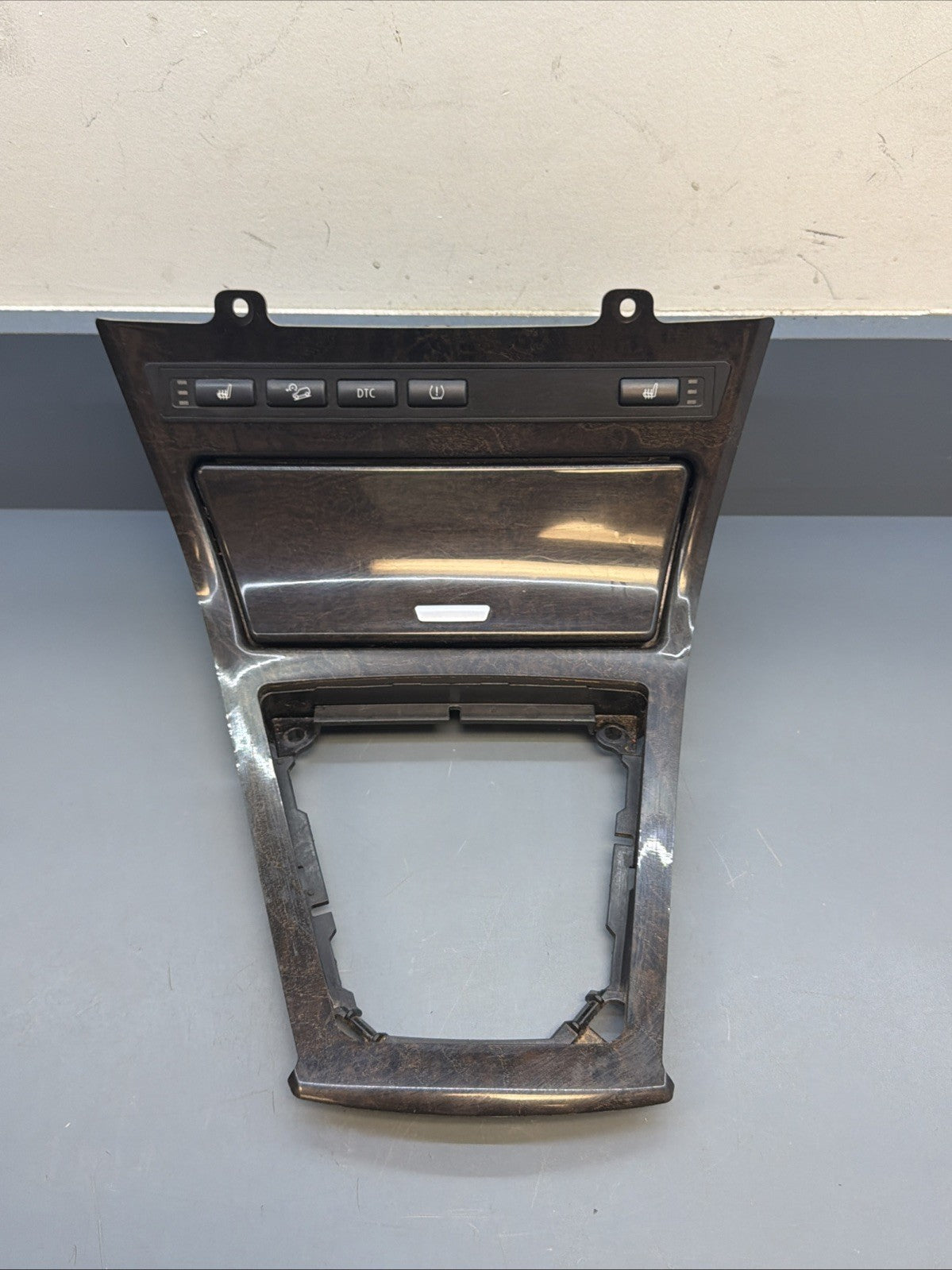 07-10 BMW X3 OEM SHIFTER TRIM BEZEL ASH TRAY W/HEATED SEAT SWITCH PANEL 3411706