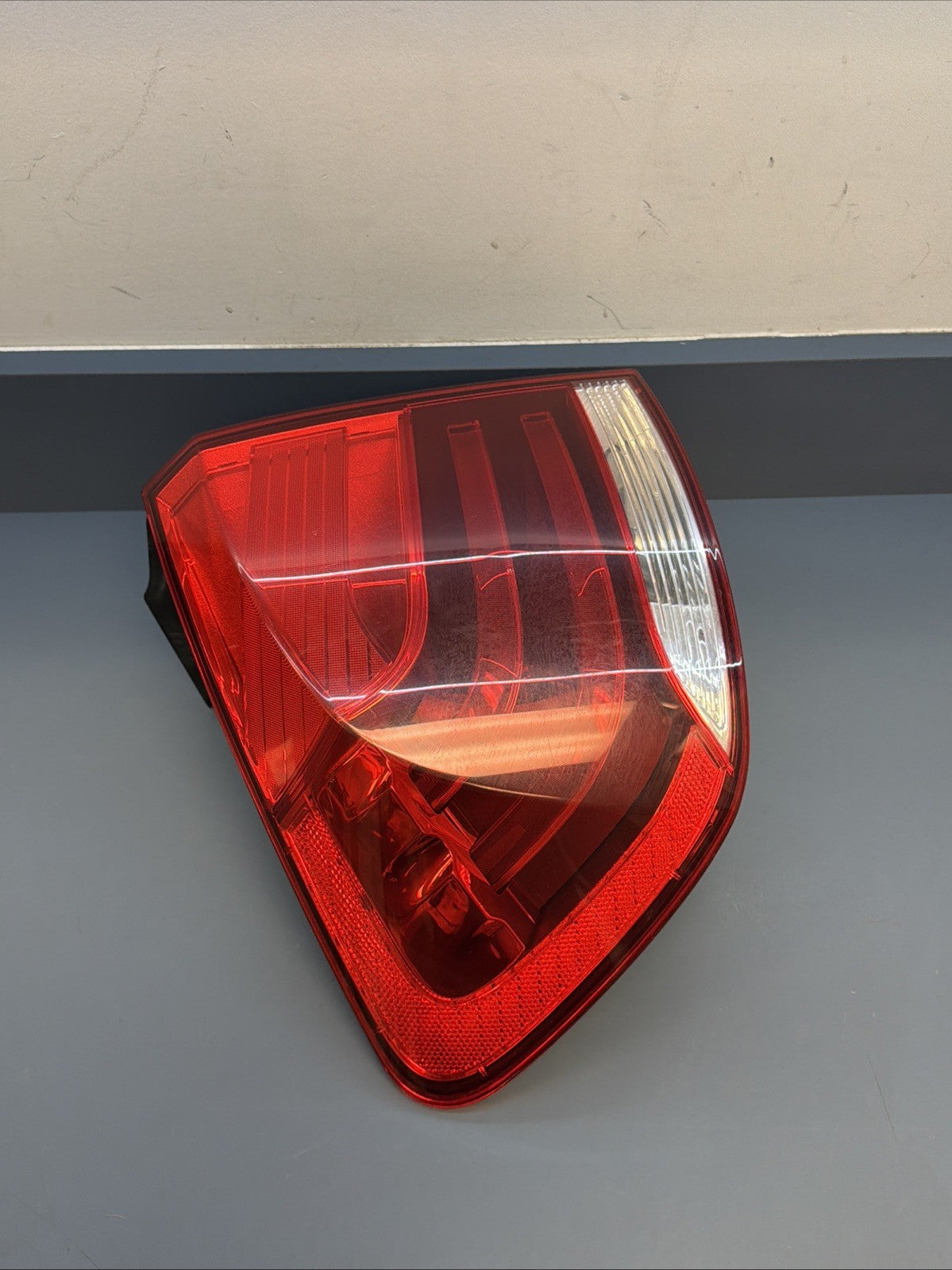 OEM 2012-2015 BMW X1 LH REAR LEFT DRIVERS TAIL LIGHT ASSEMBLY 2990111