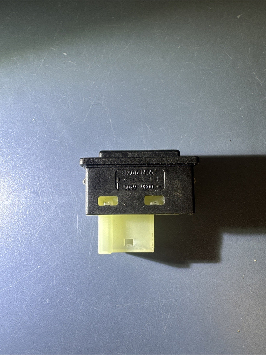 2004-2013 BMW 3-SERIES 5-SERIES Trunk Release Unlock Switch Button 6921846OEM