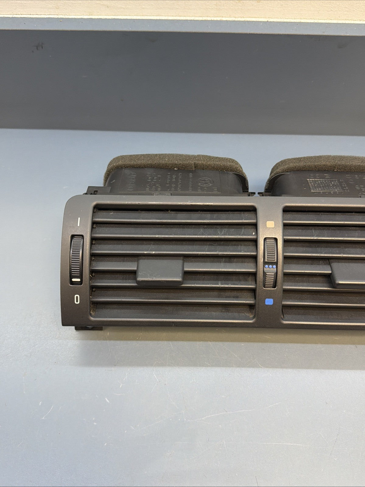 BMW 1997-2006 E46 3 SERIES BLACK CENTER INTERIOR VENT ASSEMBLY OEM 8361895