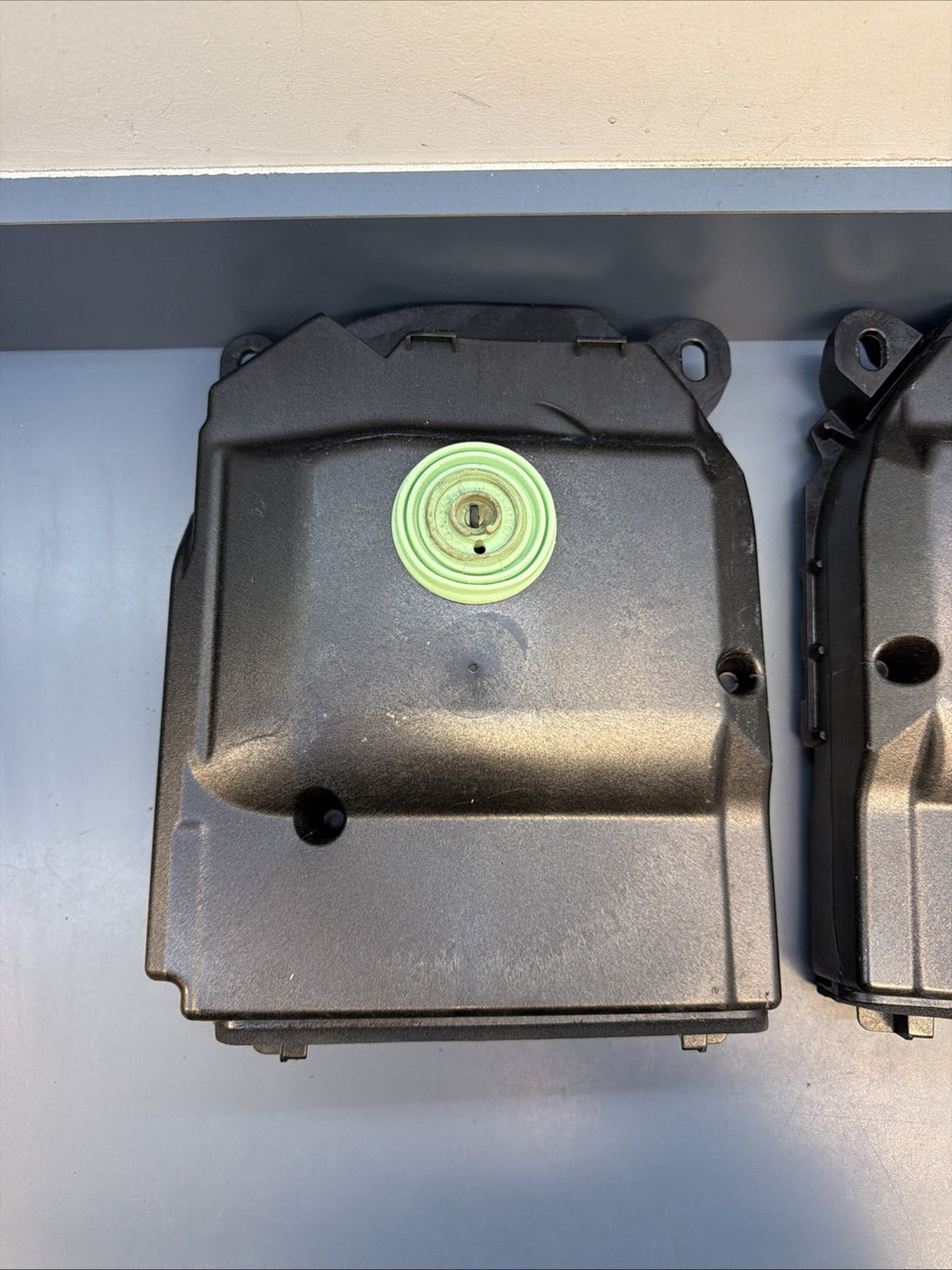 08-13 BMW E92 E90 3 SER FRONT LEFT & RIGHT HI-FI SUBWOOFER SET 9143143 9143144