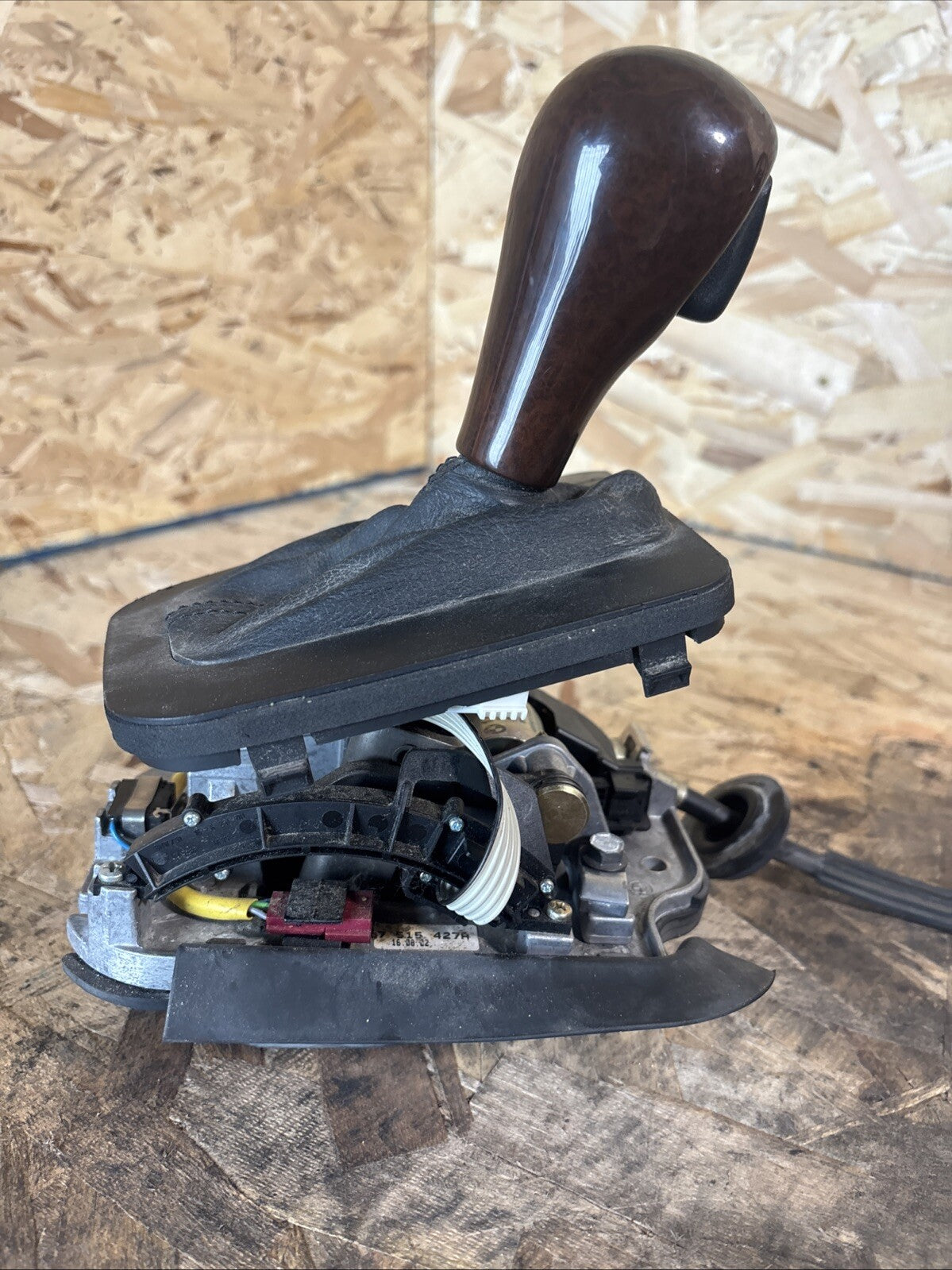 02-06 BMW E46 3-SERIES A/T AUTOMATIC TRANSMISSION SHIFTER W CABLE 7060677 OEM