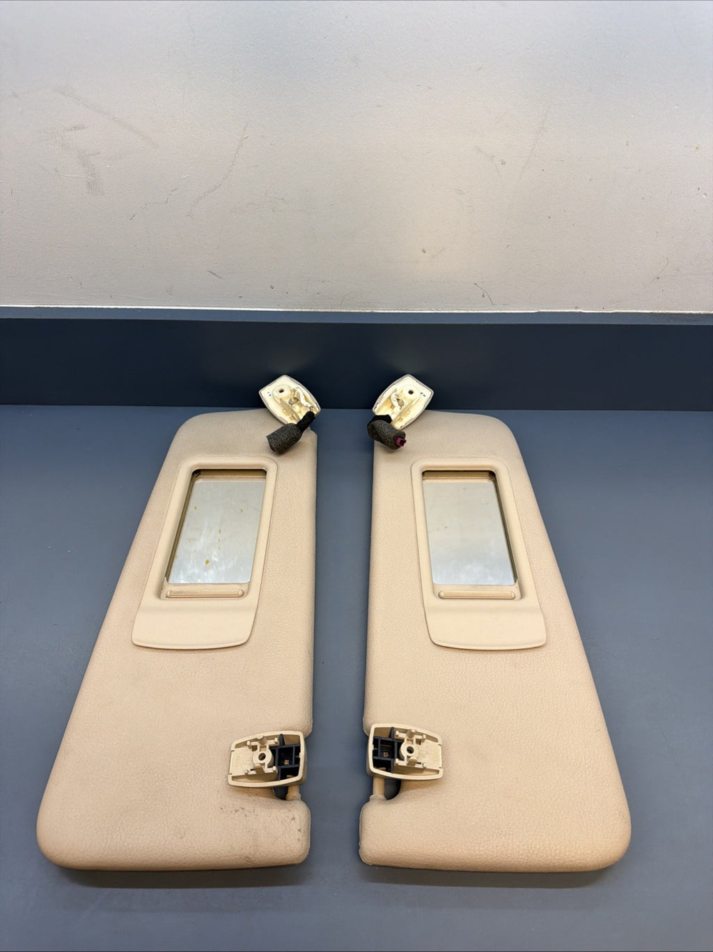 BMW F10 5 SERIES SUN VISOR MIRROR LEFT RIGHT PAIR OEM 6905983 BEIGE