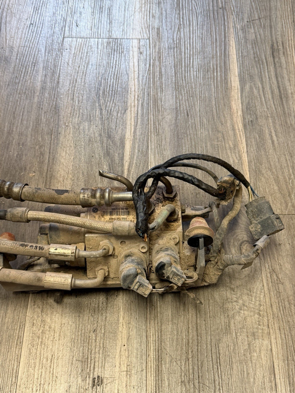 2006 BMW 750i (E65) SUSPENSION DYNAMIC DRIVE ACTIVE STEERING VALVE BLOCK 6907314