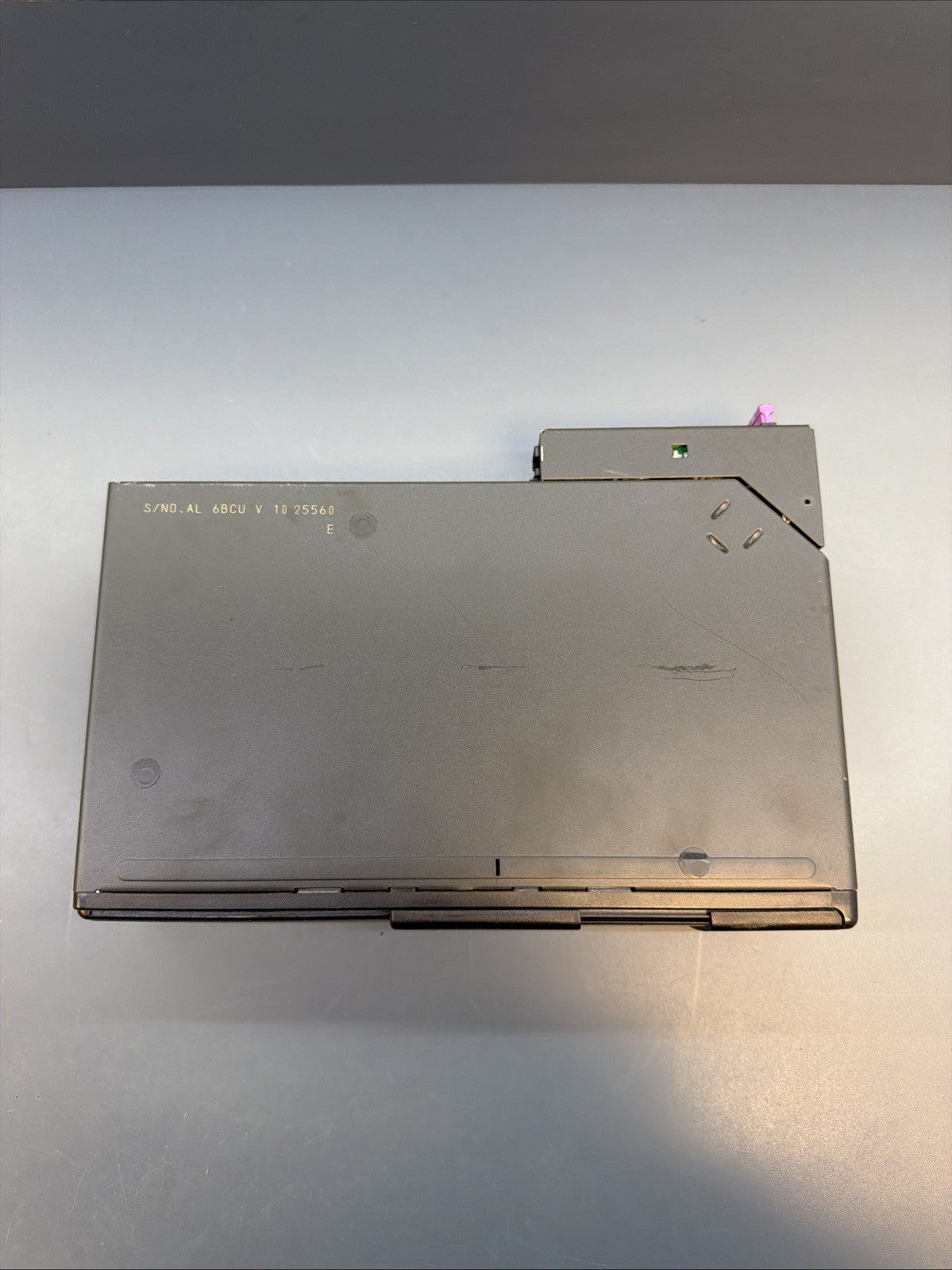 BMW E39 97-03 525i 528i 530i 540i M5 Trunk OEM 6 disc CD Changer OEM 1469404