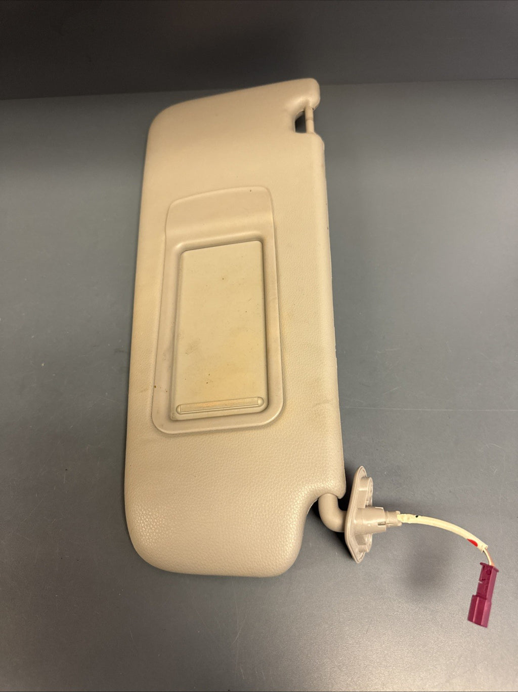 06-12 BMW E90 E91 3-SERIES SEDAN RIGHT PASSENGER SUN VISOR GRAY W/ MIRROR 725205