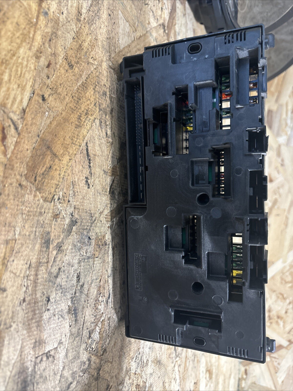 2011-2012 bmw x3 f25 front power distribution fuse relay box 9210863 OEM