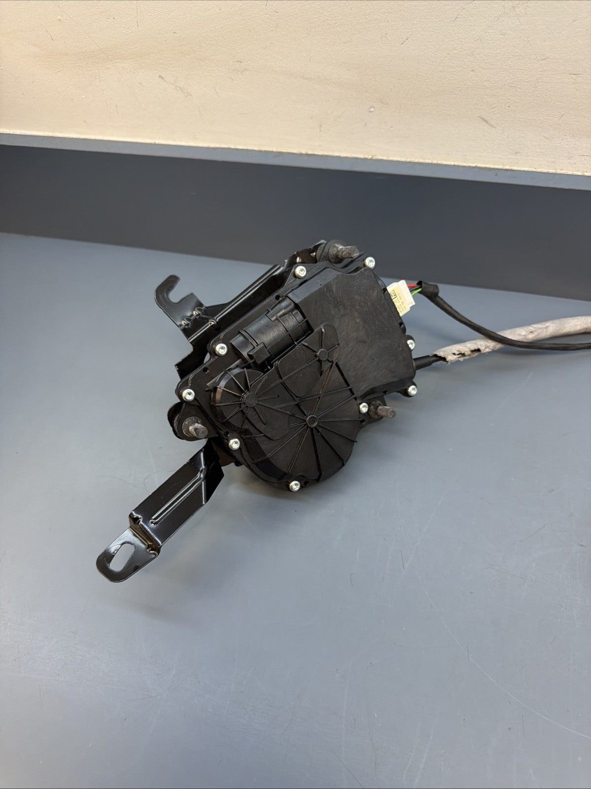 12-18 BMW F30 F32 F10 F34 Rear Trunk Lid Lock Latch Release Actuator 163672-10