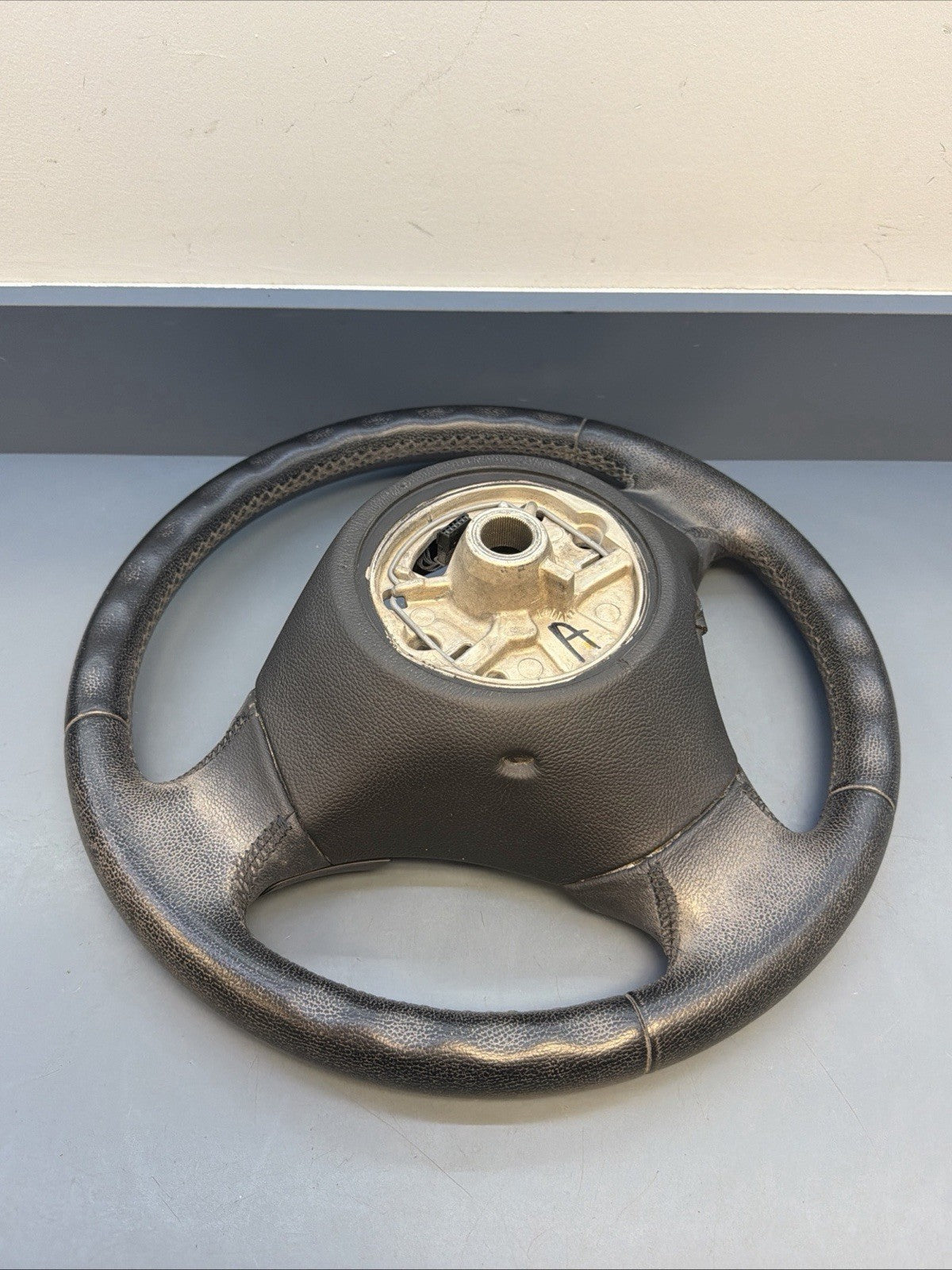2006–2011 BMW 325i E90 STEERING WHEEL W/ CONTROL SWITCHES OEM 6959893-01 6764547