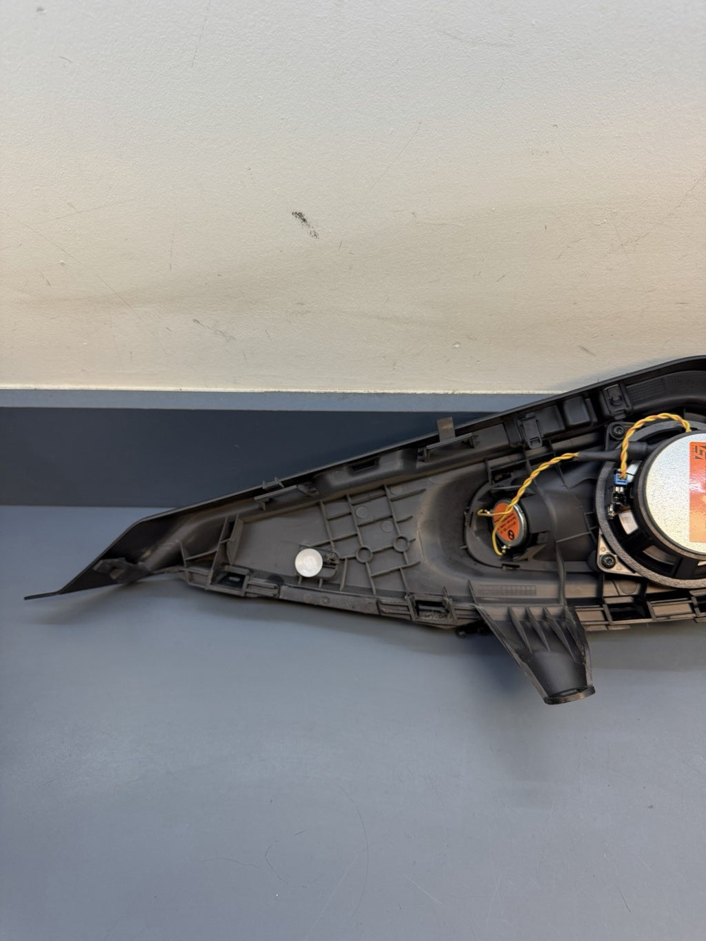 2013-2015 BMW X1 REAR LEFT SIDE WINDOW SHELF SUPPORT W/ SPEAKER OEM 51462991853