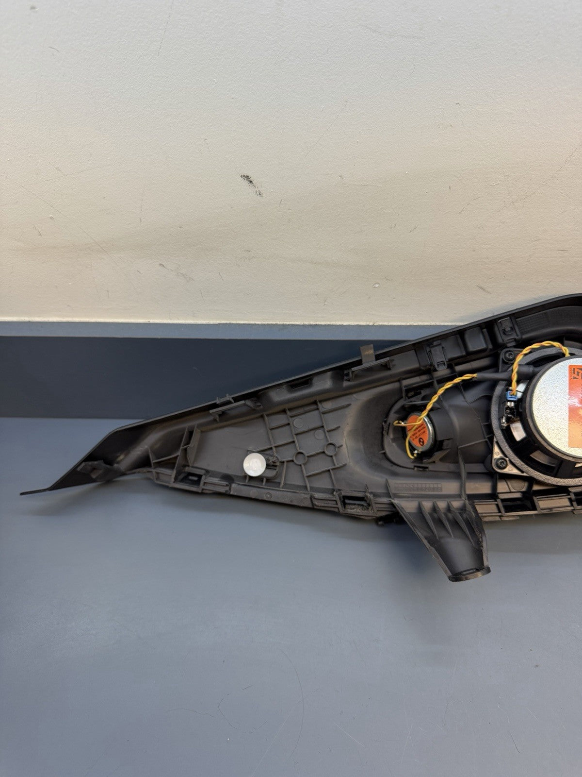 2013-2015 BMW X1 REAR LEFT SIDE WINDOW SHELF SUPPORT W/ SPEAKER OEM 51462991853