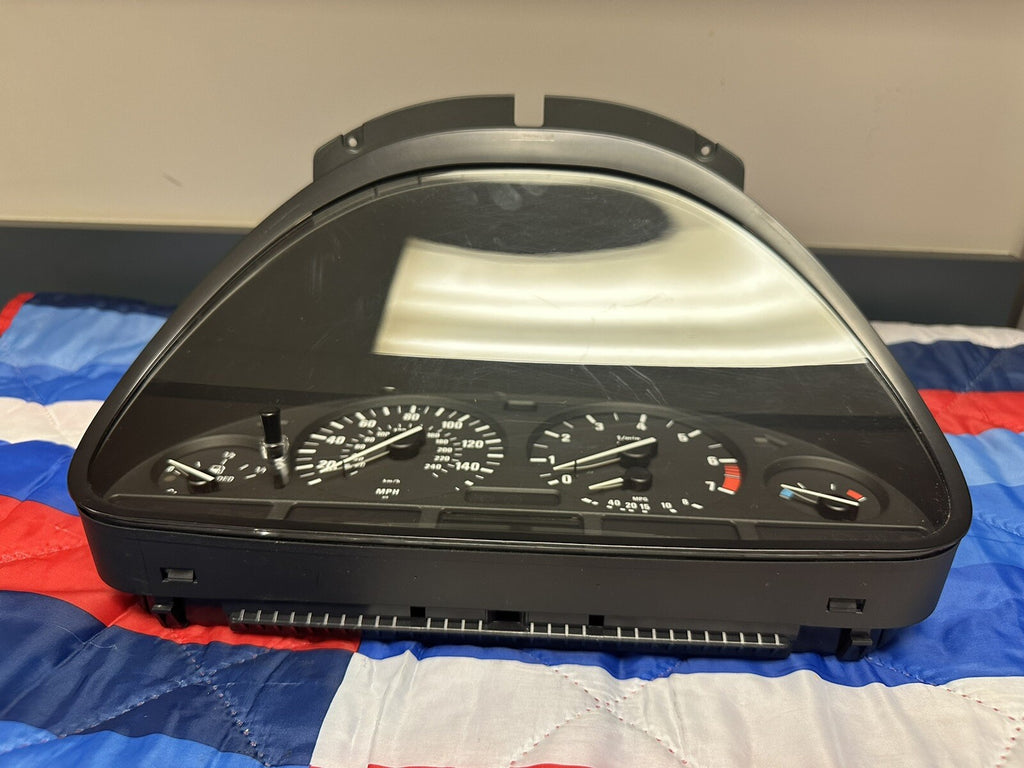 97-03 BMW E39 OEM INSTRUMENT CLUSTER SPEEDOMETER OEM 124K MILES 6903798 AT