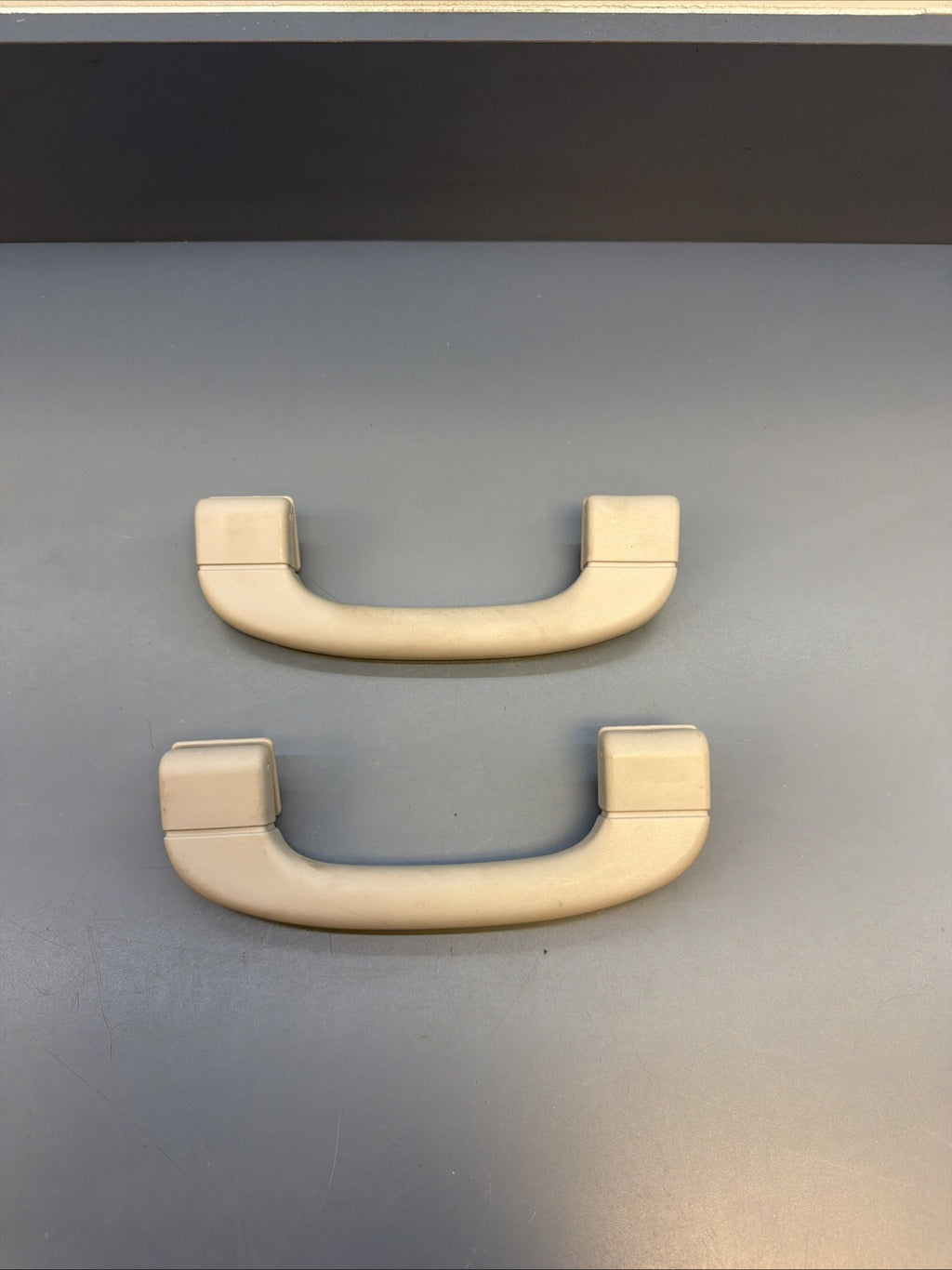 07-13 BMW 328 E92 Front Upper Interior Roof Grab Handle Gray Set of 2 7033659