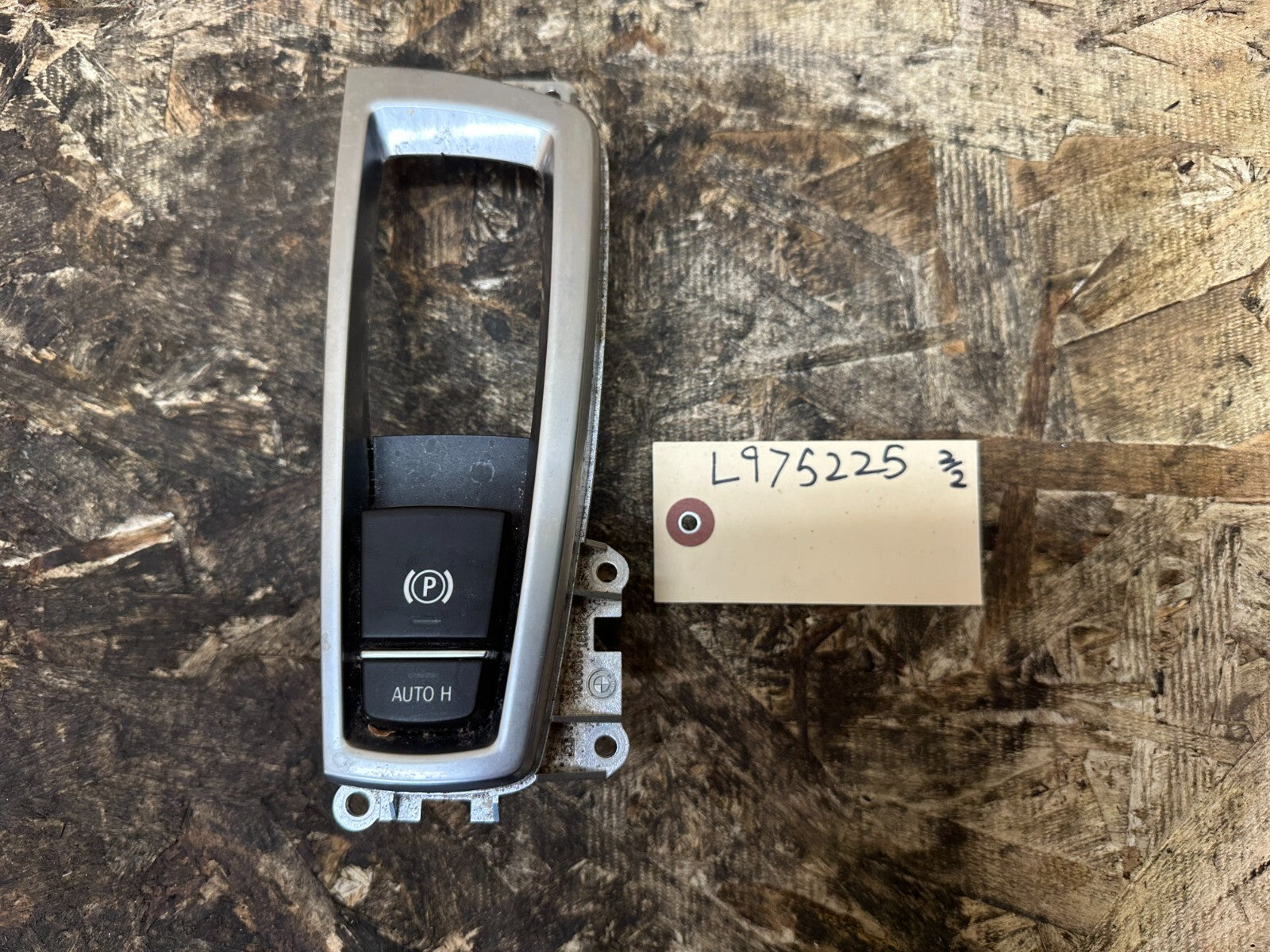 BMW 11-17 F25 X3 F1X 5 SERIES PARKING BRAKE SWITCH + TRIM SILVER OEM 10041037
