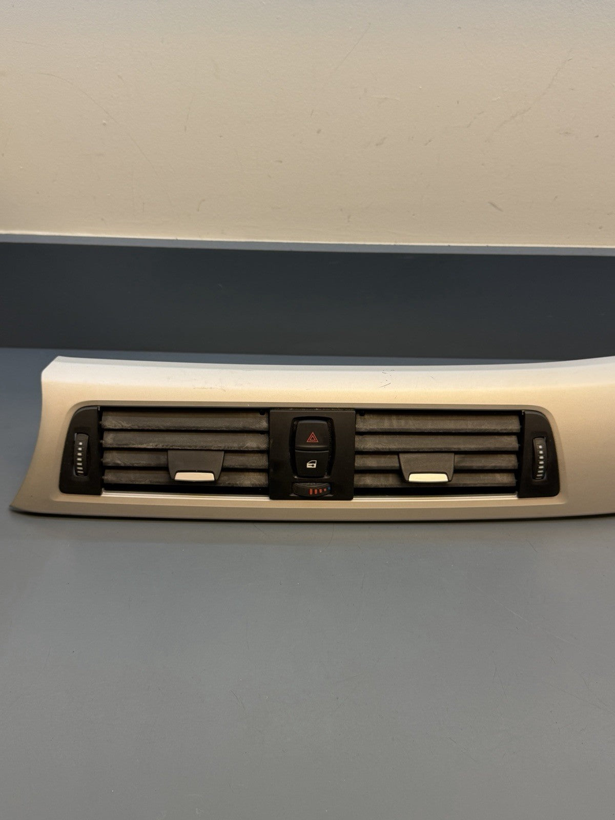 BMW F30 F31 F32 F33 F36 Center Dash Trim w/ Dual Air Vent OEM 9218552 9231206