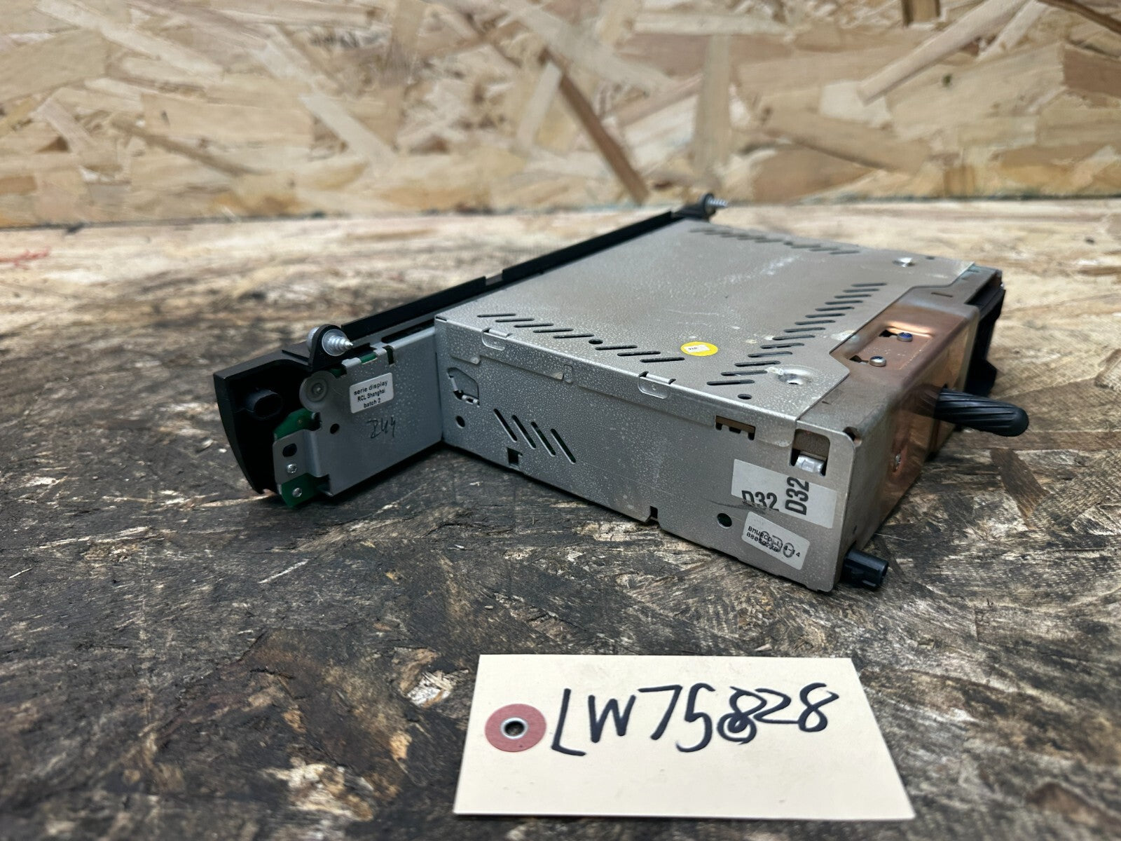 BMW 2003-2010 E83 X3 AM FM CD BUSINESS RADIO RECIEVER OEM 9173686