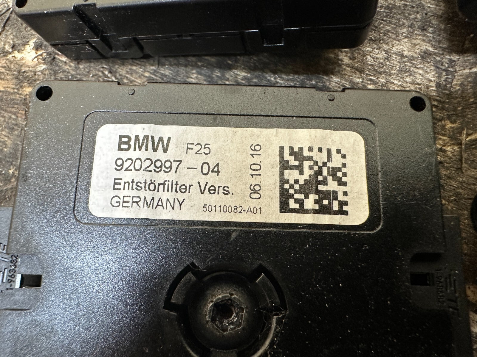 BMW 2011-2017 F25 X3 ANTENNA NOISE FILTER MODULE SET 4pc OEM 9202996/7/8