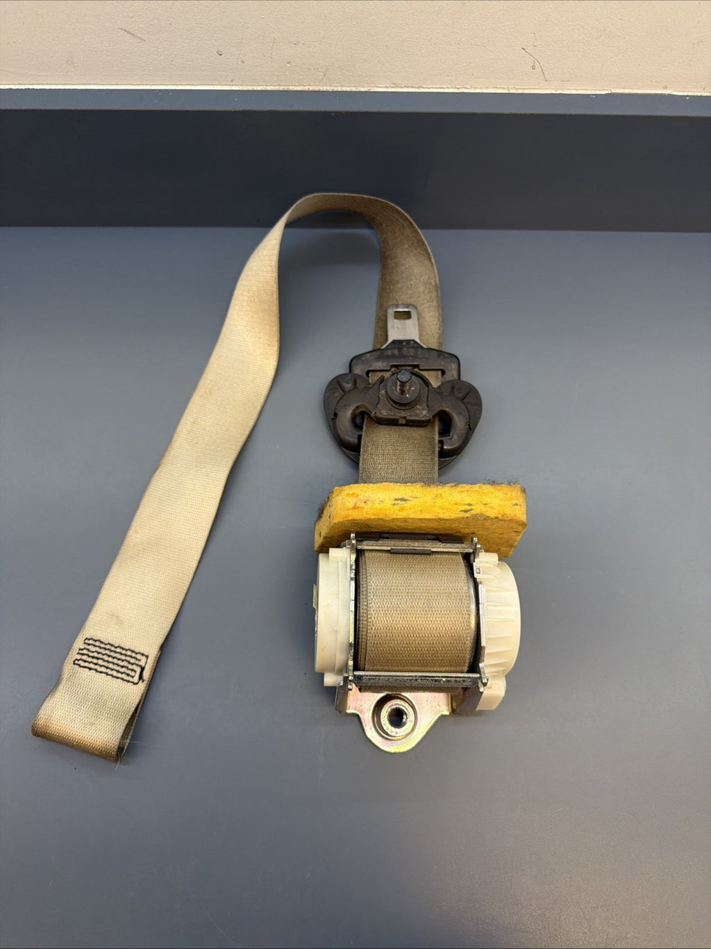 08-13 BMW E92 E93 M3 OEM Coupe Front Left Seat Belt Retractor BEIGE 34023561
