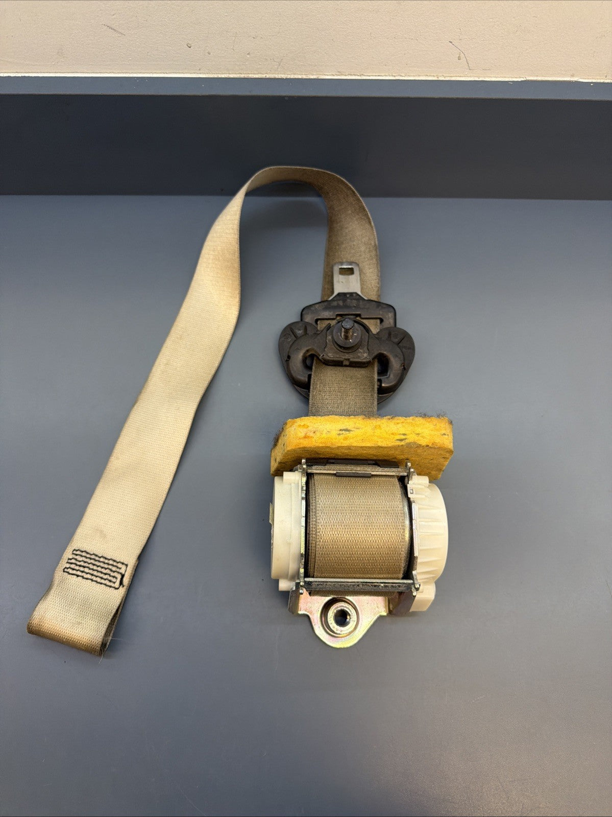 08-13 BMW E92 E93 M3 OEM Coupe Front Left Seat Belt Retractor BEIGE 34023561