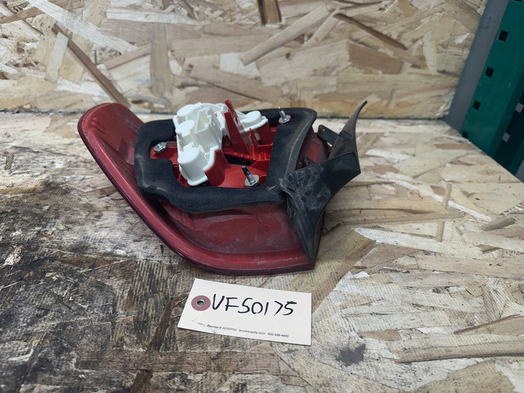 BMW 2006-2008 E90 3 SERIES SEDAN LEFT DRIVER OUTER TAIL LIGHT OEM 7161955