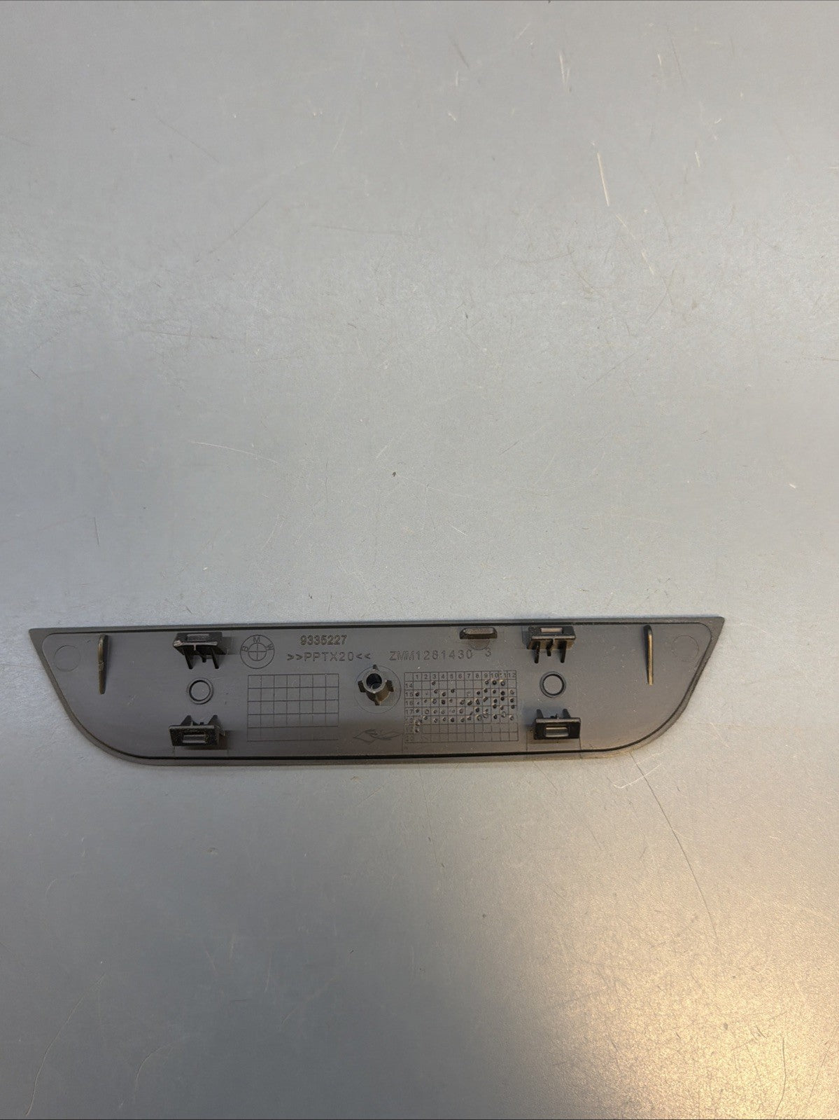 2018-2023 BMW X2 F39 RIGHT SIDE CENTER CONSOLE BOLT SCREW COVER TRIM CAP 9335227