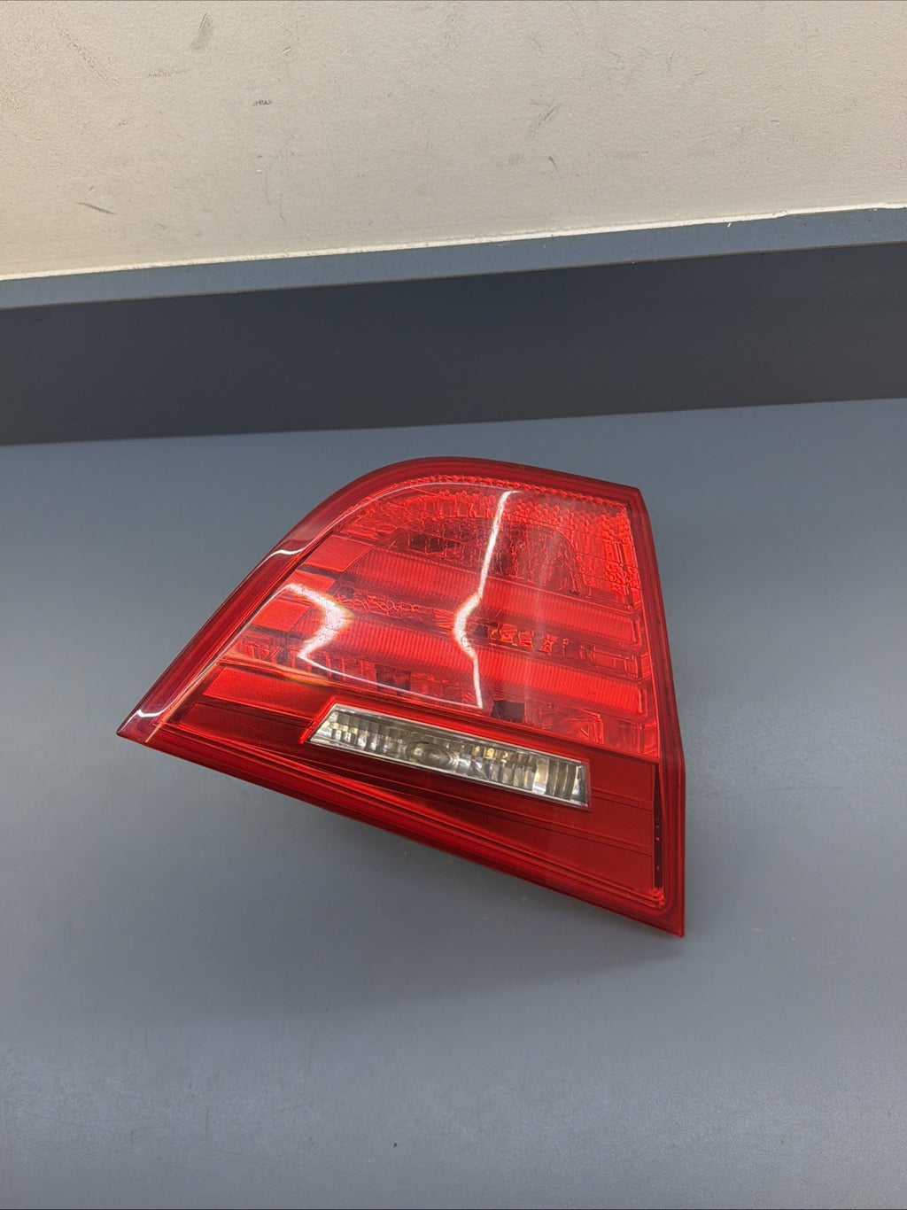 09-11 BMW E90 3 SERIES 328i 335i REAR LEFT DRIVER SIDE INNER TAIL LIGHT 7154155