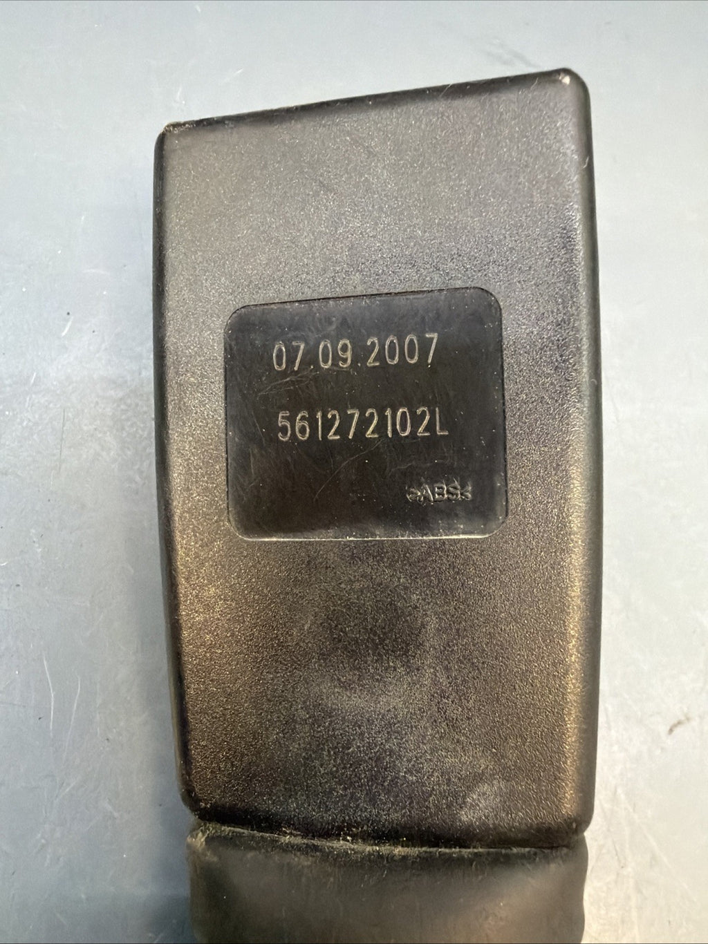 04-08 BMW E60 530i 525i 550 FRONT LEFT SEAT BELT BUCKLE / RECEIVER 9117239 OEM