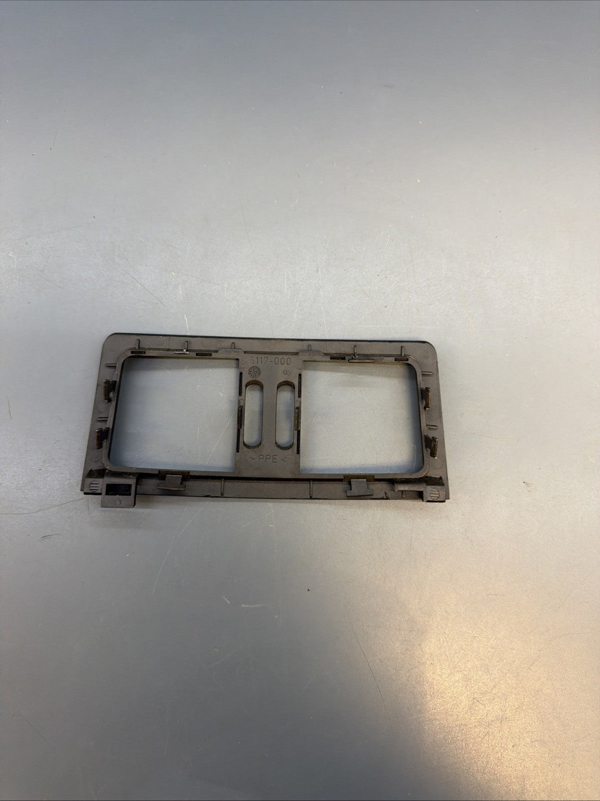 BMW 04-10 E60 5 SERIES REAR CENTER AIR VENT COVER TRIM BLACK OEM 5117000
