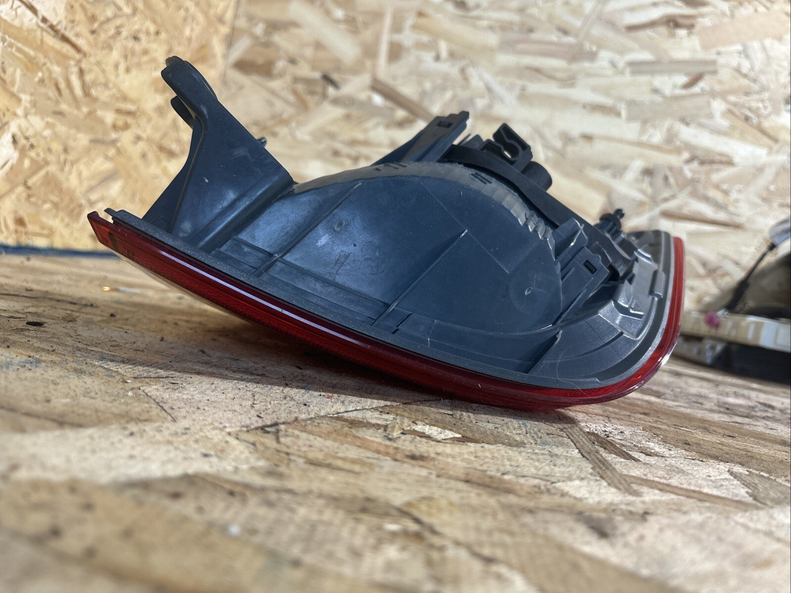 2011-2015 BMW 328IX F30 REAR LEFT SIDE OUTER TAILLIGHT LIGHT LAMP OEM 7372785