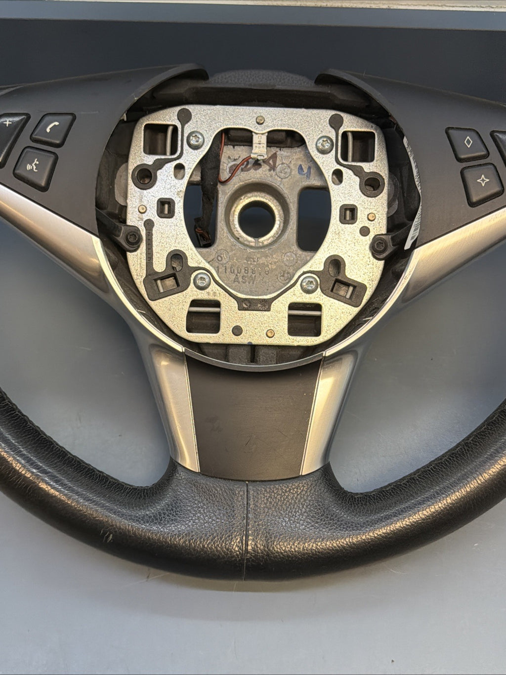 BMW 03-10 E60 5 SERIES BLACK LEATHER STEERING WHEEL W/BUTTONS OEM 11008818