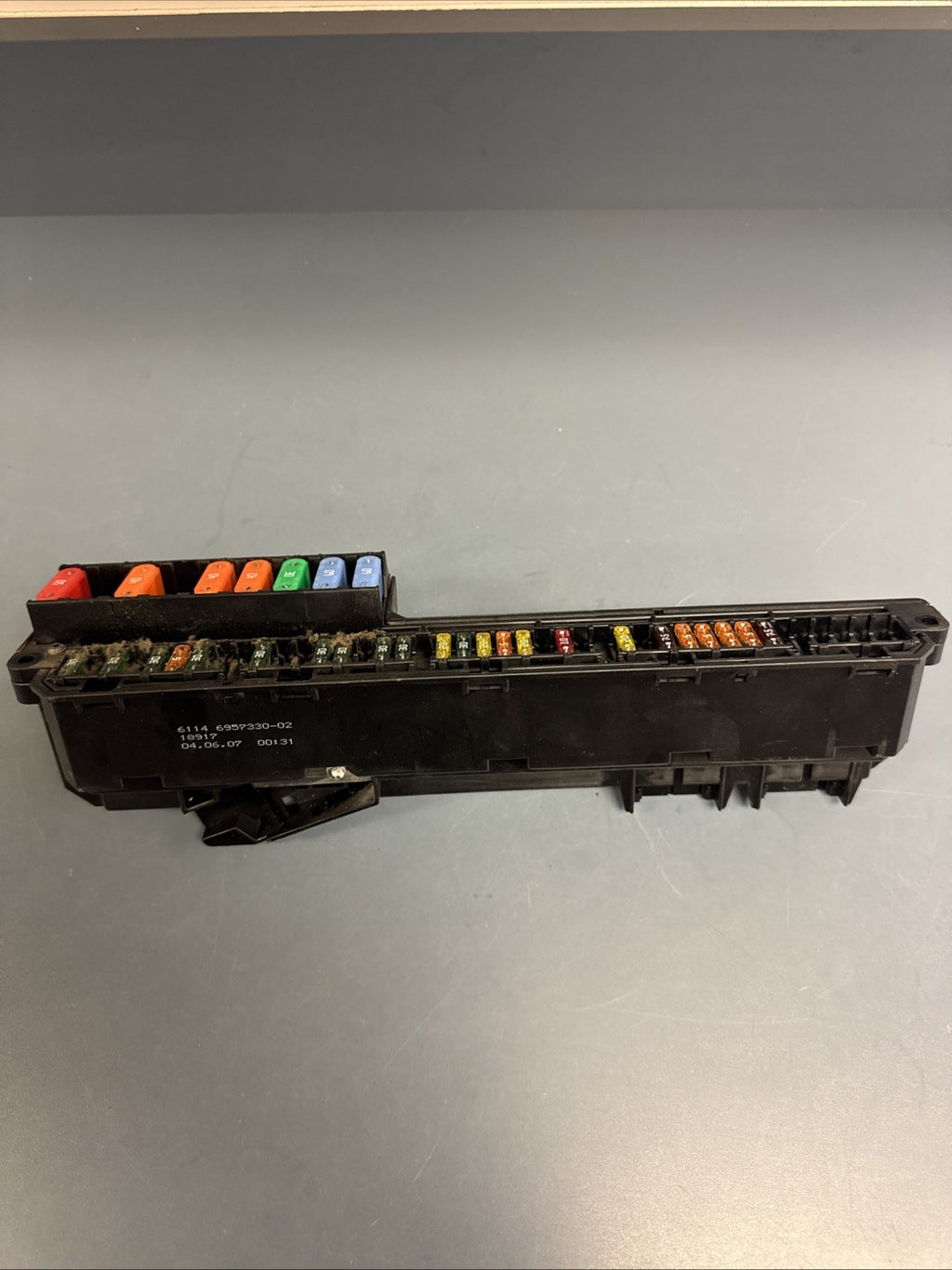 2008-2010 BMW 550I E60 CABIN FRONT RIGHT FUSE RELAY JUNCTION BOX 6957330