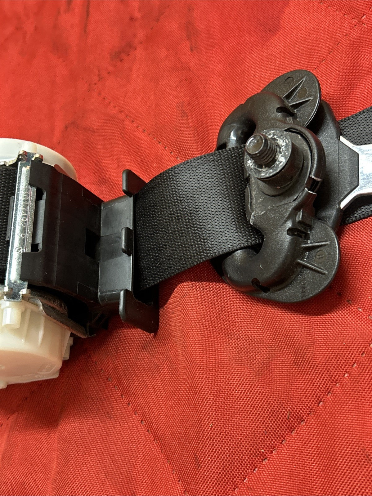 BMW 2006-2012 E90 3 SERIES FRONT LEFT DRIVER SEAT BELT RETRACTOR OEM 33017492