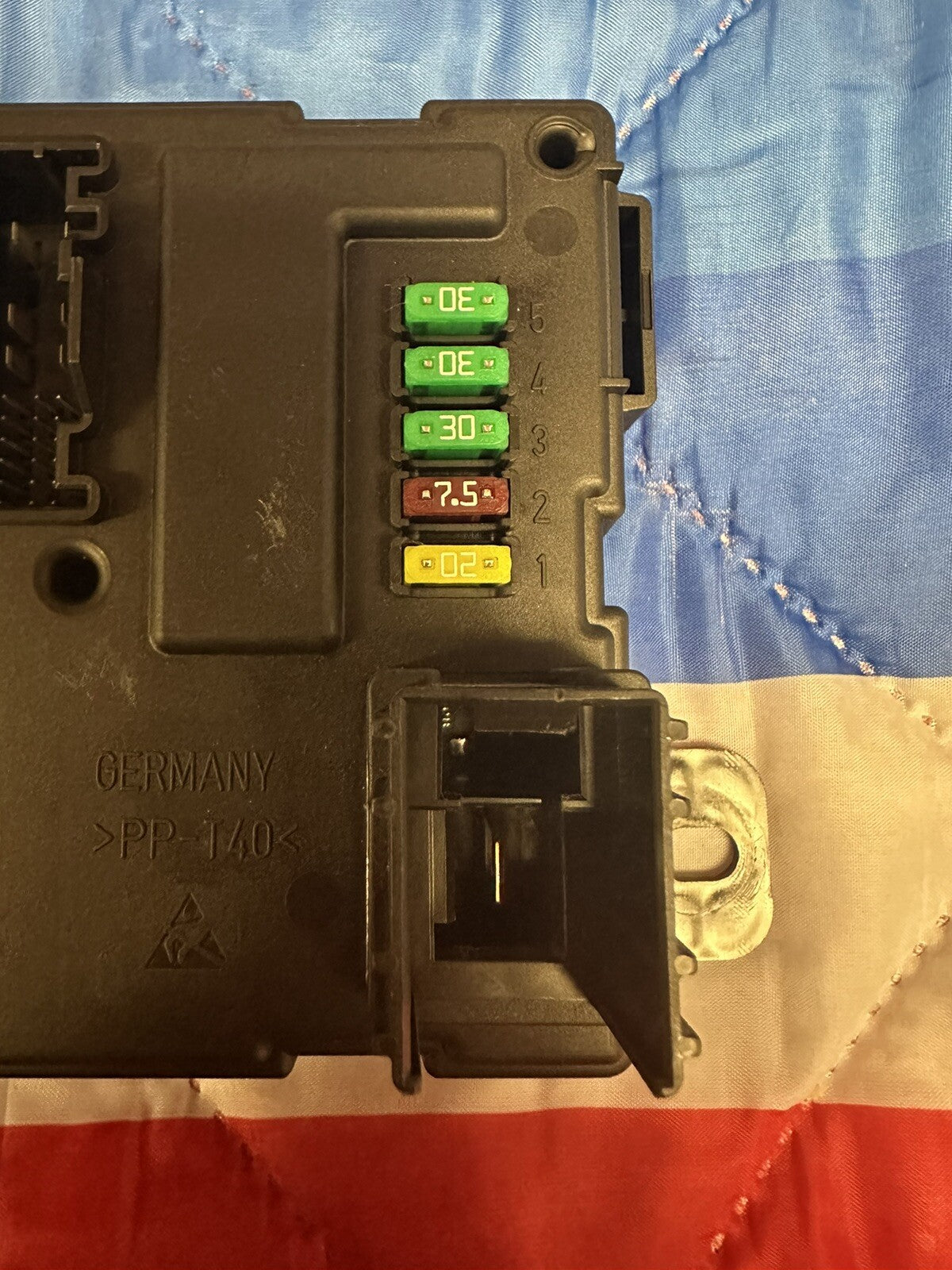 13-18 BMW 320i 328i FUSE BOX RELAY CONTROL MODULE UNIT OEM 9329702