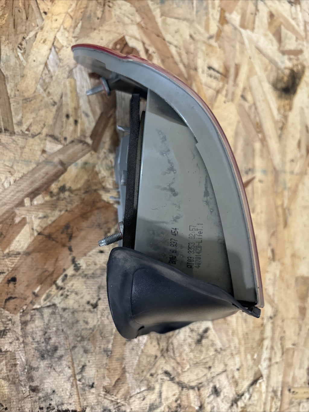 OEM BMW E46 03-06 VERT LED TAIL LIGHT RIGHT PASSENGER 6937454