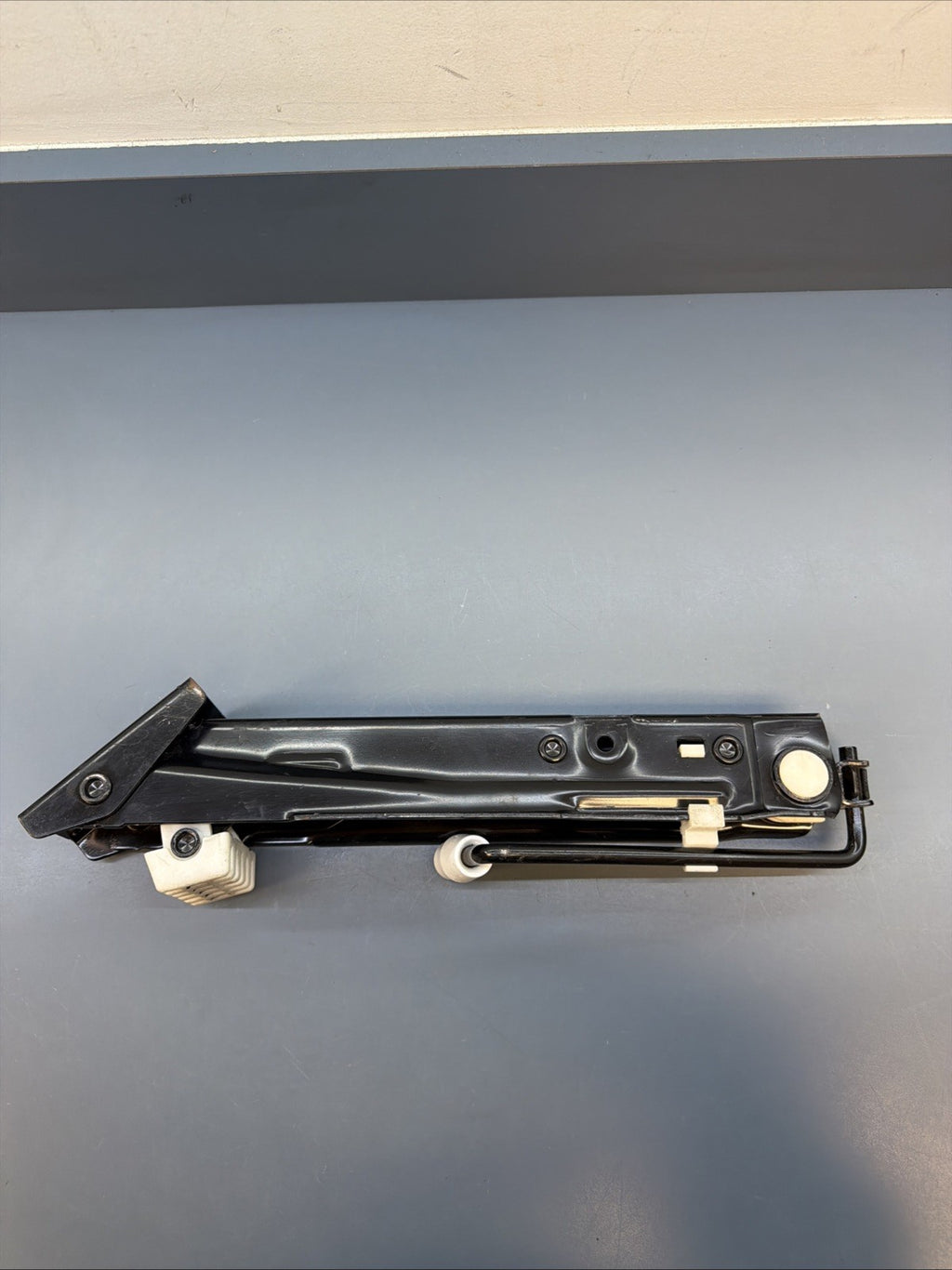 04-10 E60 E61 E63 E64 BMW 550I 525i 530 I 650i SPARE TIRE JACK CAR LIFT OEM