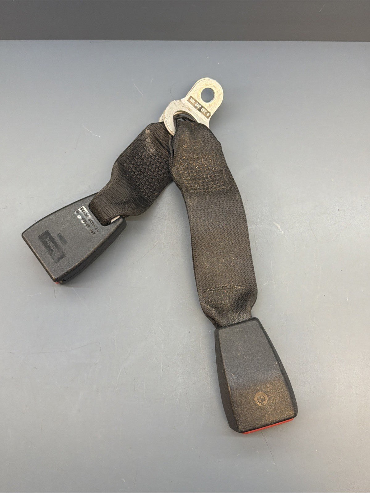 BMW E46 323 325 330 Rear Left Driver Side Seat Belt Receiver Latch OEM 8226038