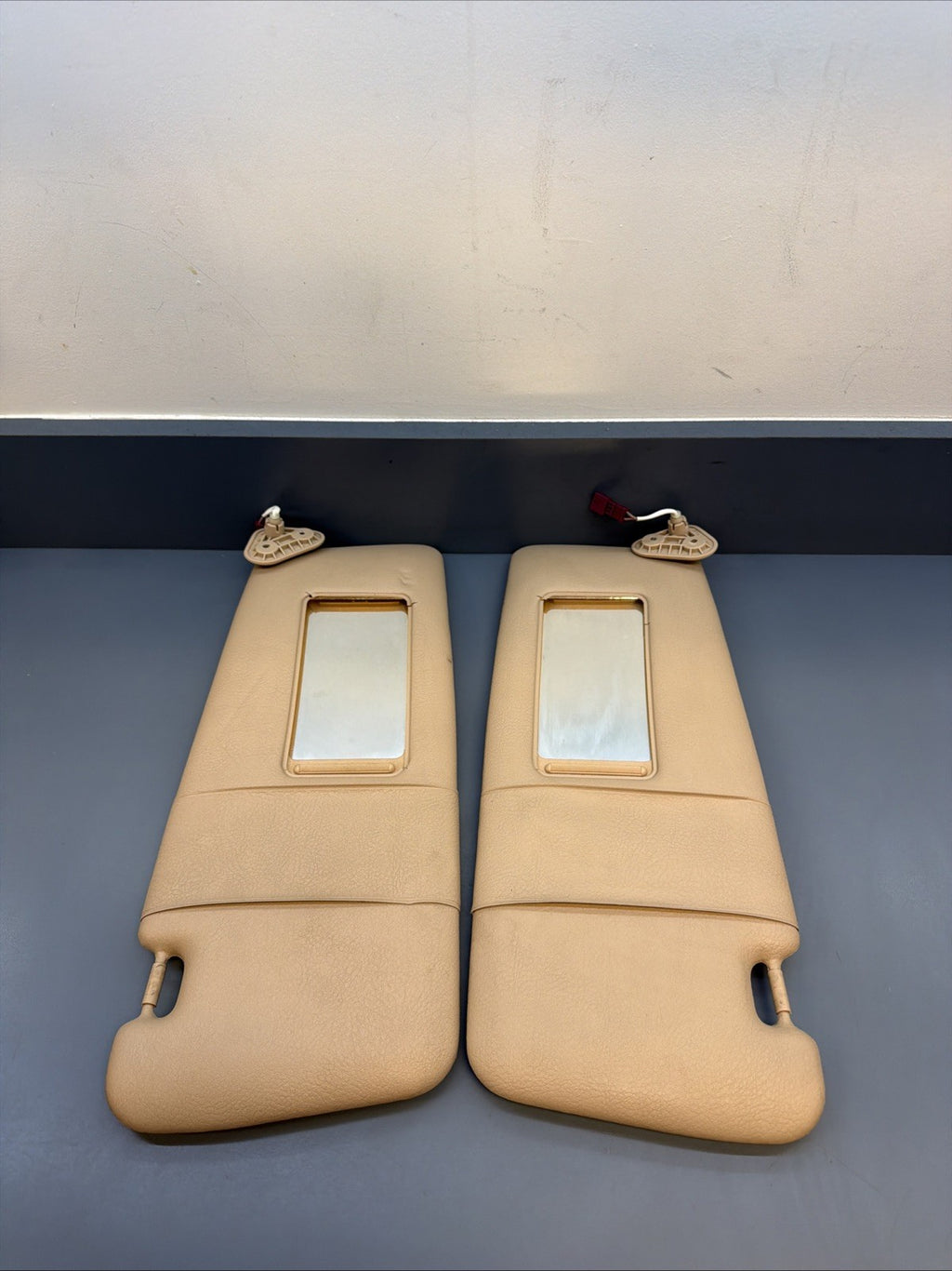 00–05 BMW E46 325i Right & Left Light Sun Visor Mirror Leather Set OEM 6905983