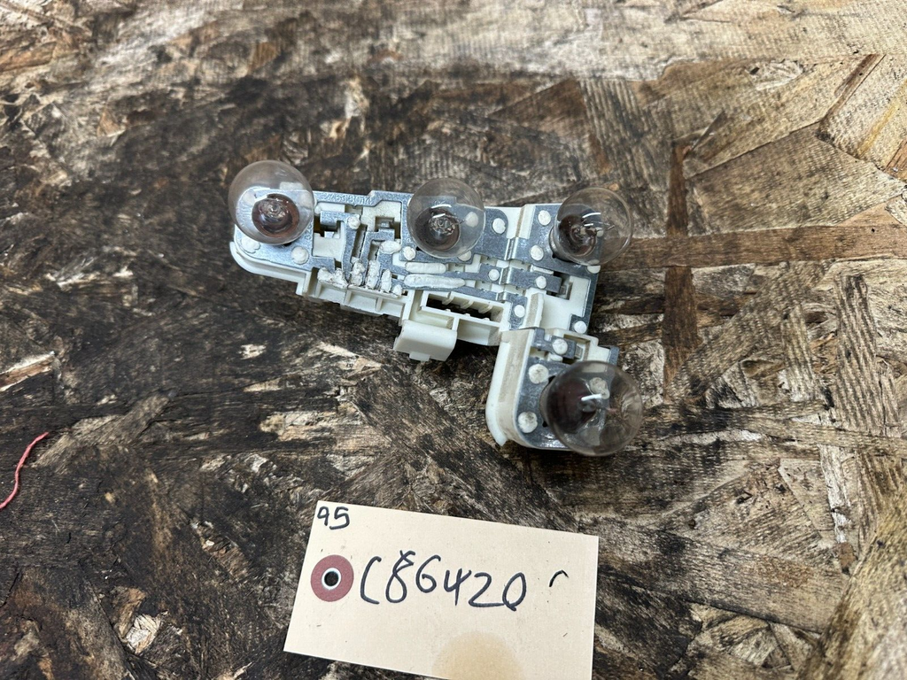 BMW 06-08 E90 PRE LCI RIGHT/PASSANGER SIDE TAILLIGHT BULB HOLDER OEM 6937474