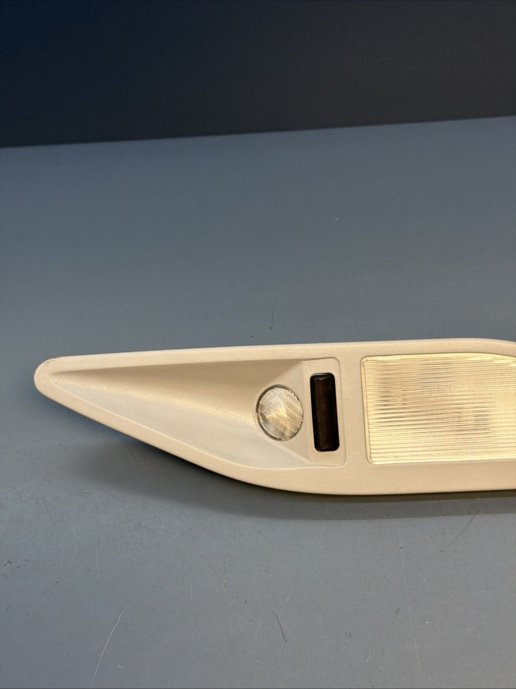 1997-2003 BMW 5 SERIES RIGHT REAR INTERIOR LIGHT OEM 8363612 GREY