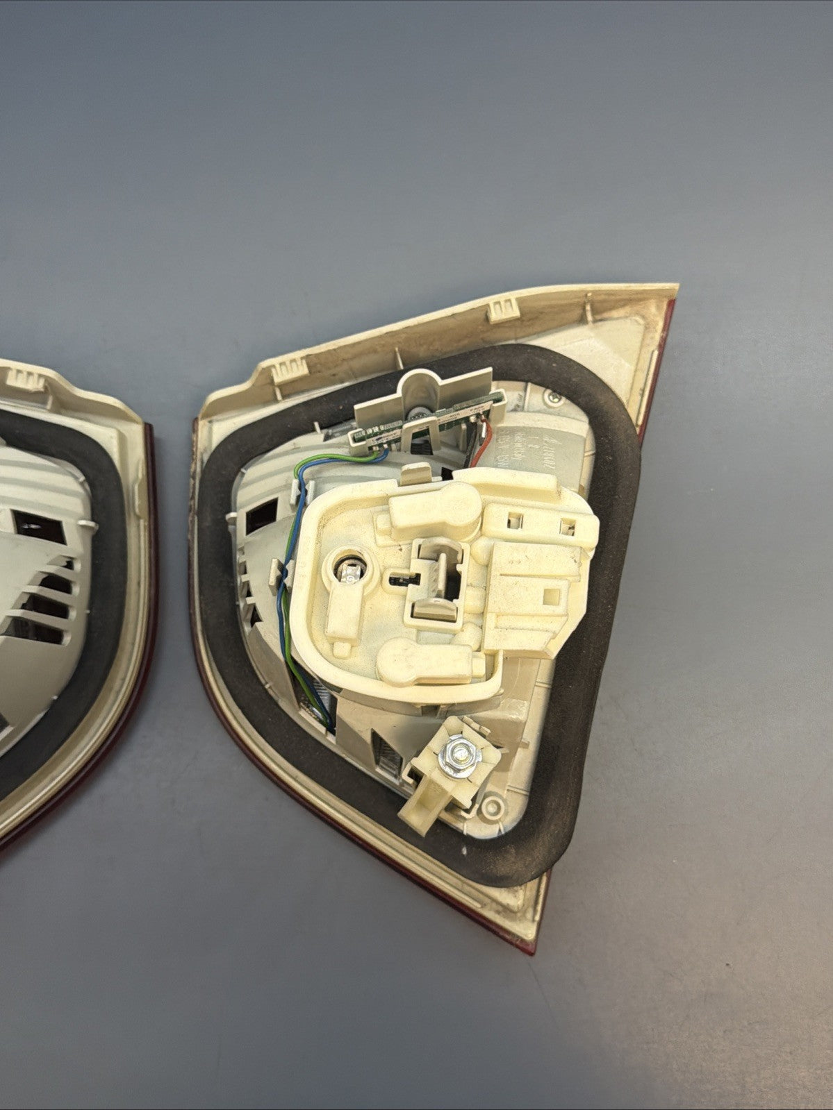 09-11 BMW E90 328 Sedan Rear Left Right Inner Tail Light SET 4871733 4871734 OEM